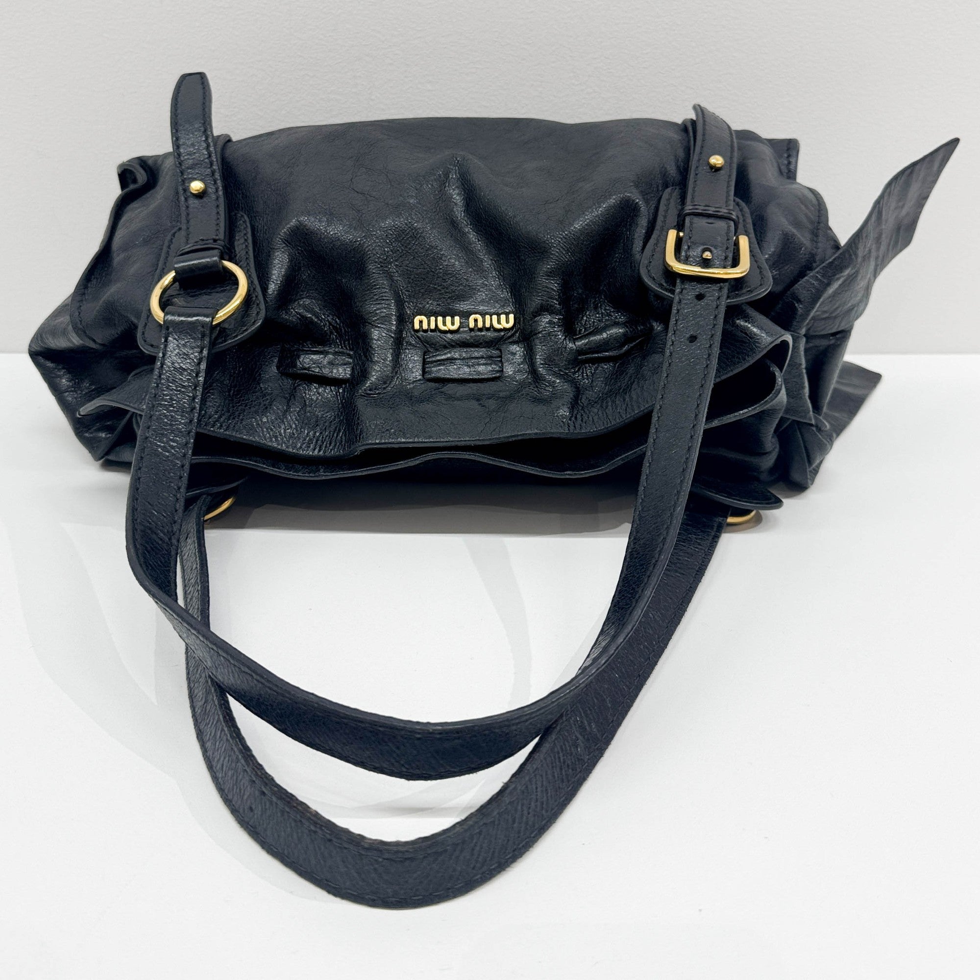 Vitello Lux Bow Black Leather Shoulder Bag