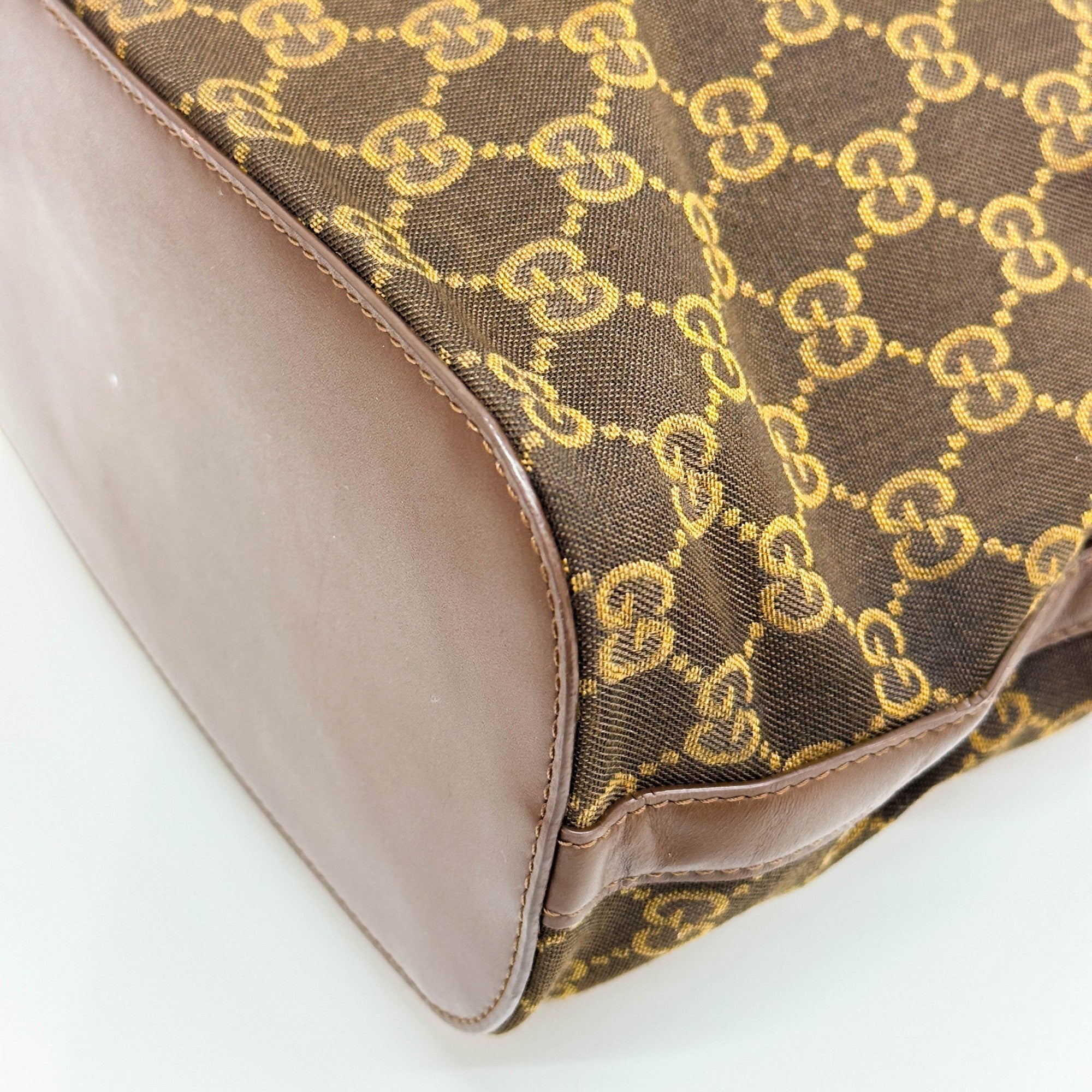 Bucket Brown GG Canvas Shoulder Bag