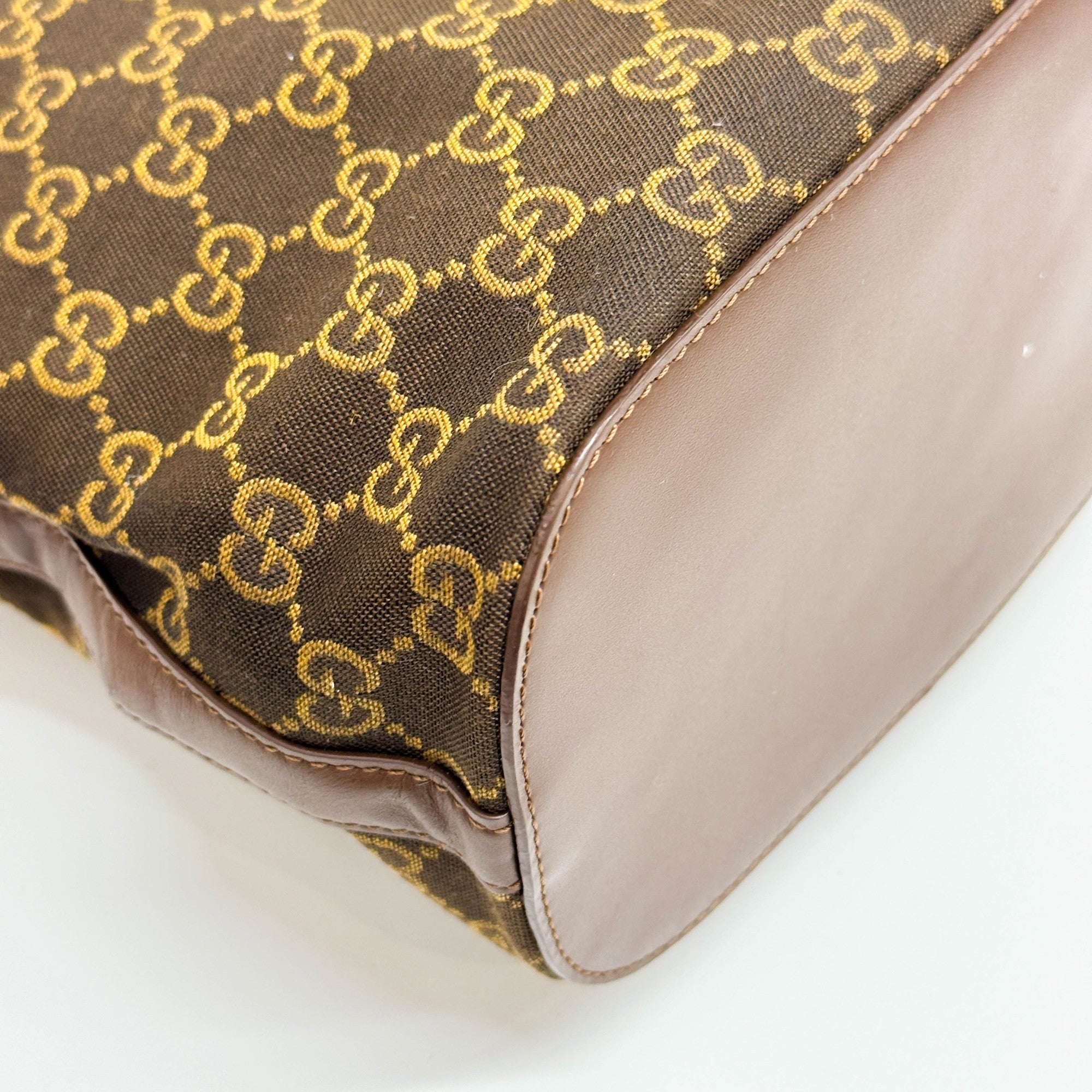 Bucket Brown GG Canvas Shoulder Bag