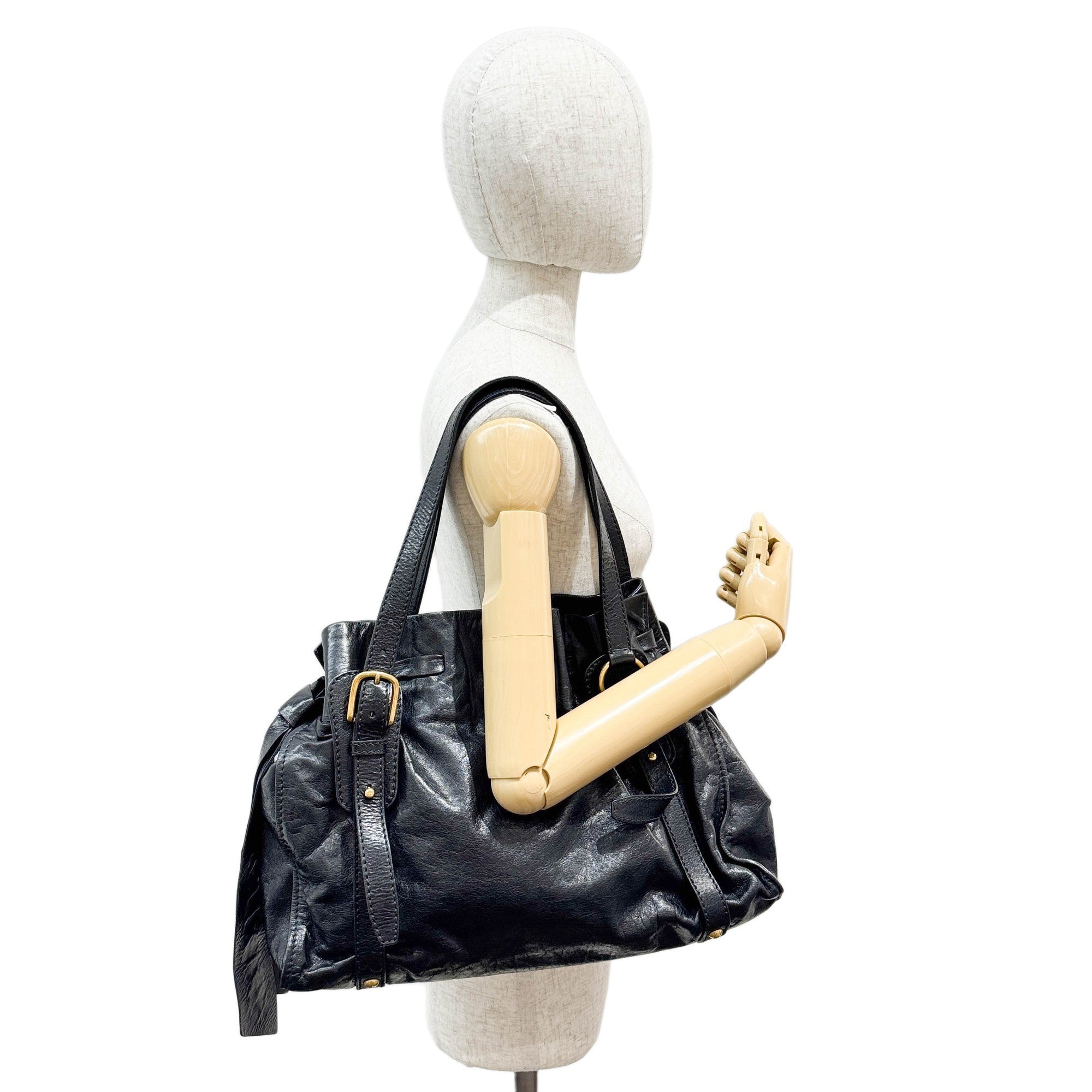 Vitello Lux Bow Black Leather Shoulder Bag