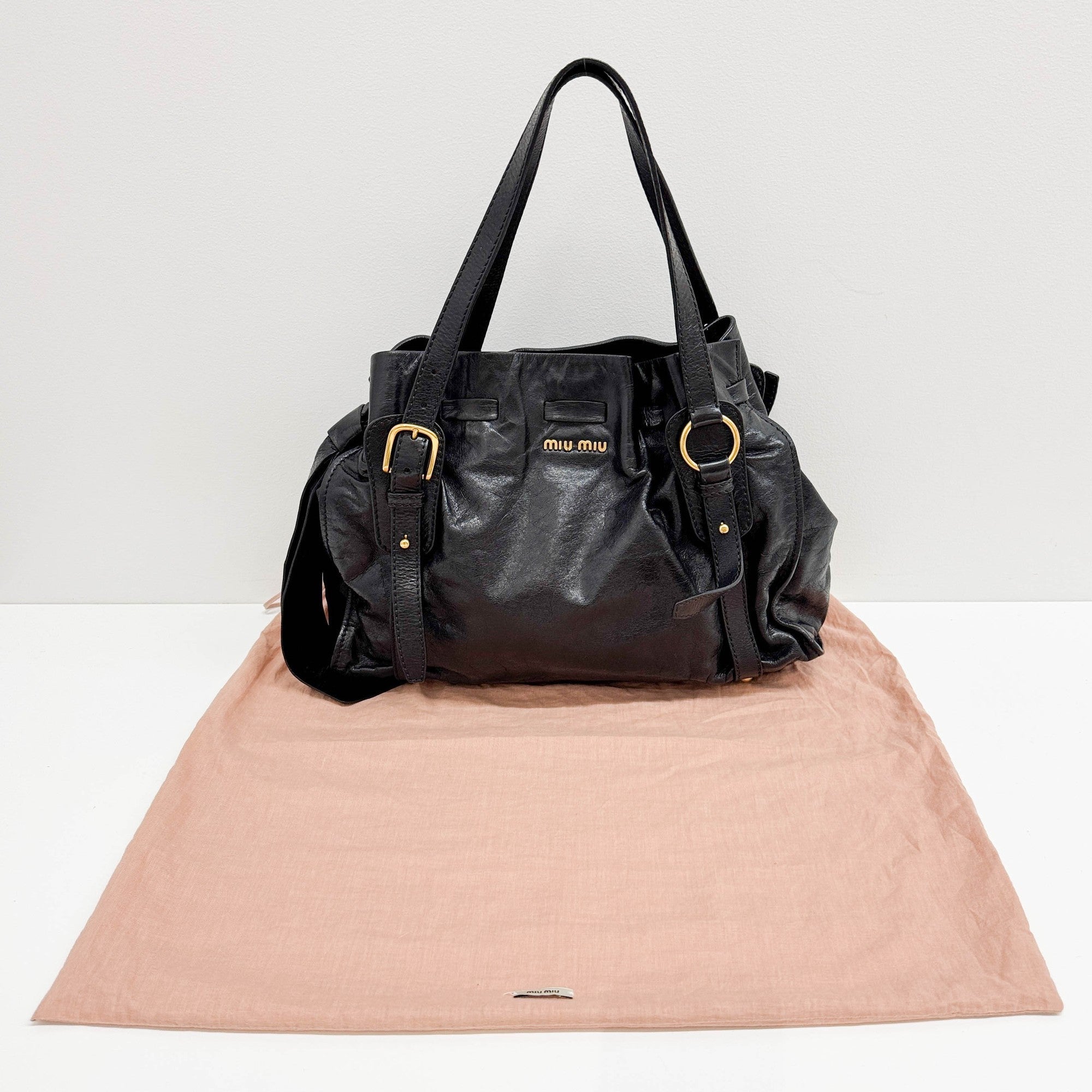 Vitello Lux Bow Black Leather Shoulder Bag