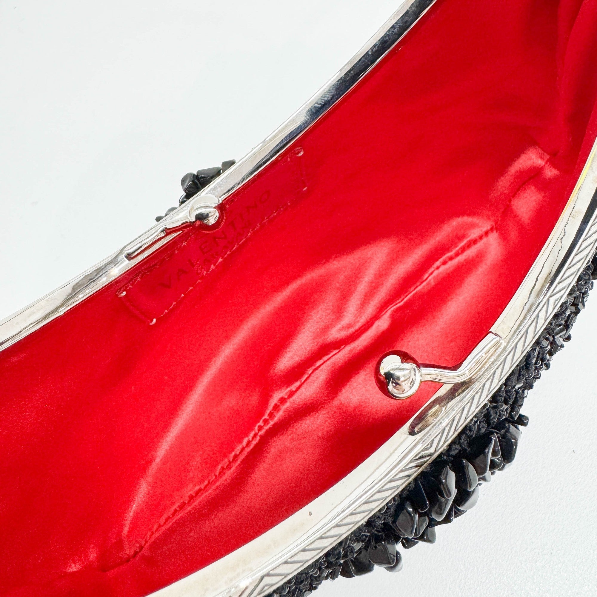 Black Beads with Silver Metal Handle Bag