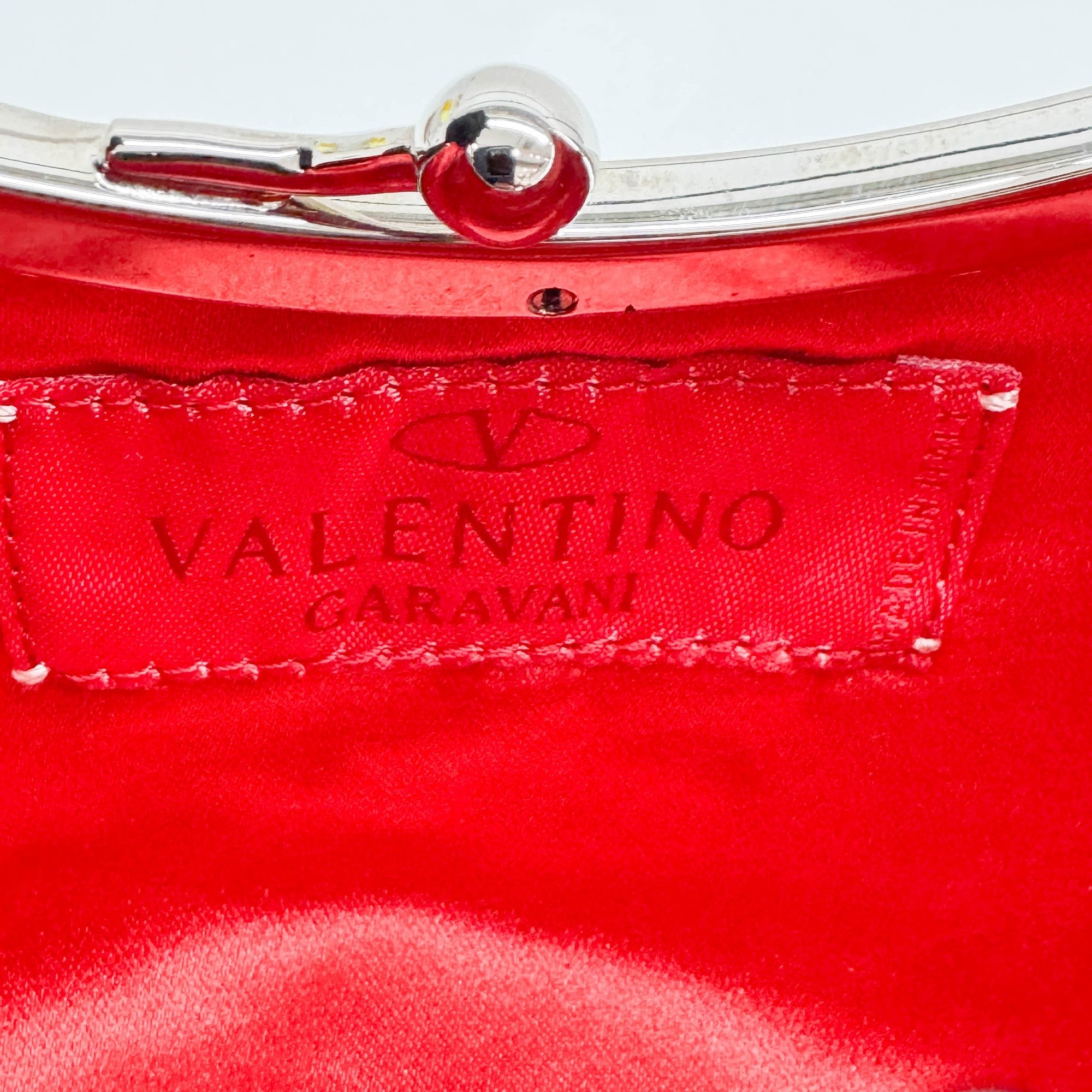 Black Beads with Silver Metal Handle Bag