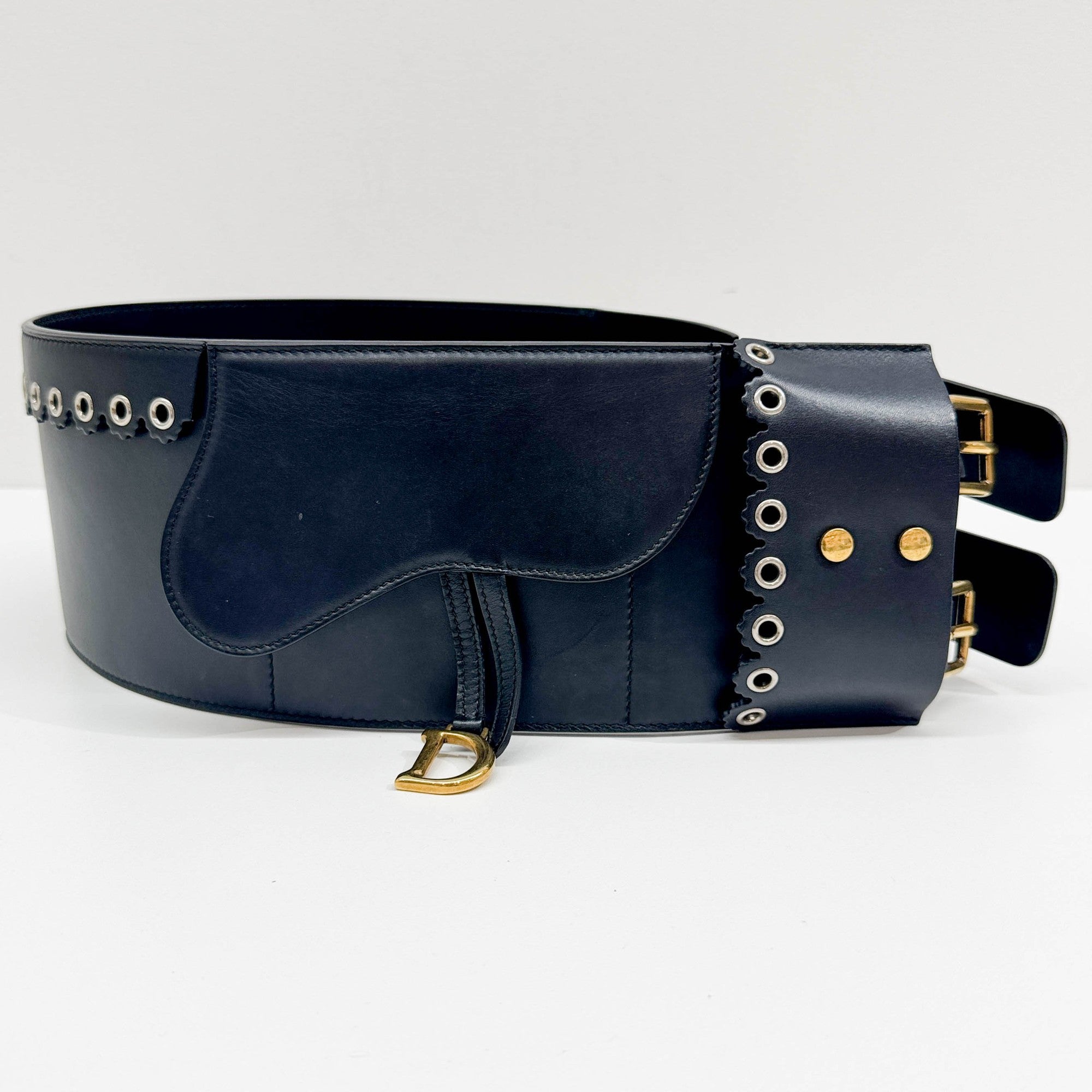 Size S/M Saddle Grommet Embellished Scalloped Frill Black Leather Belt Bag