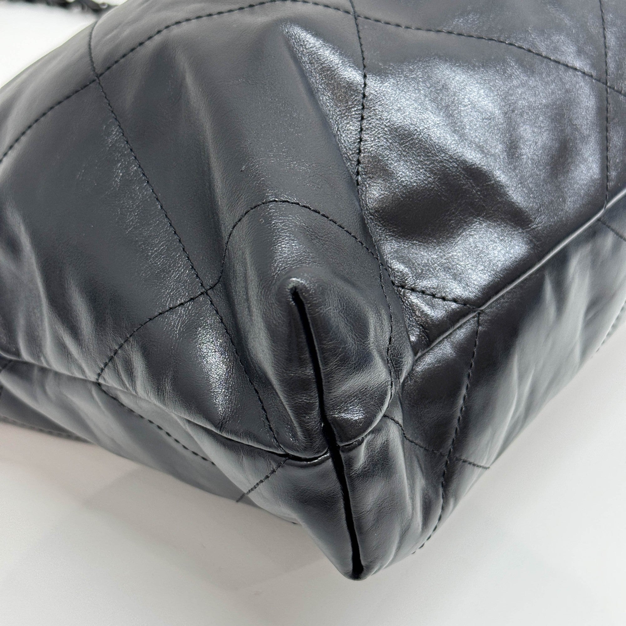 Chanel 22 2021-2026 Matelasse Black Leather Shoulder Bag