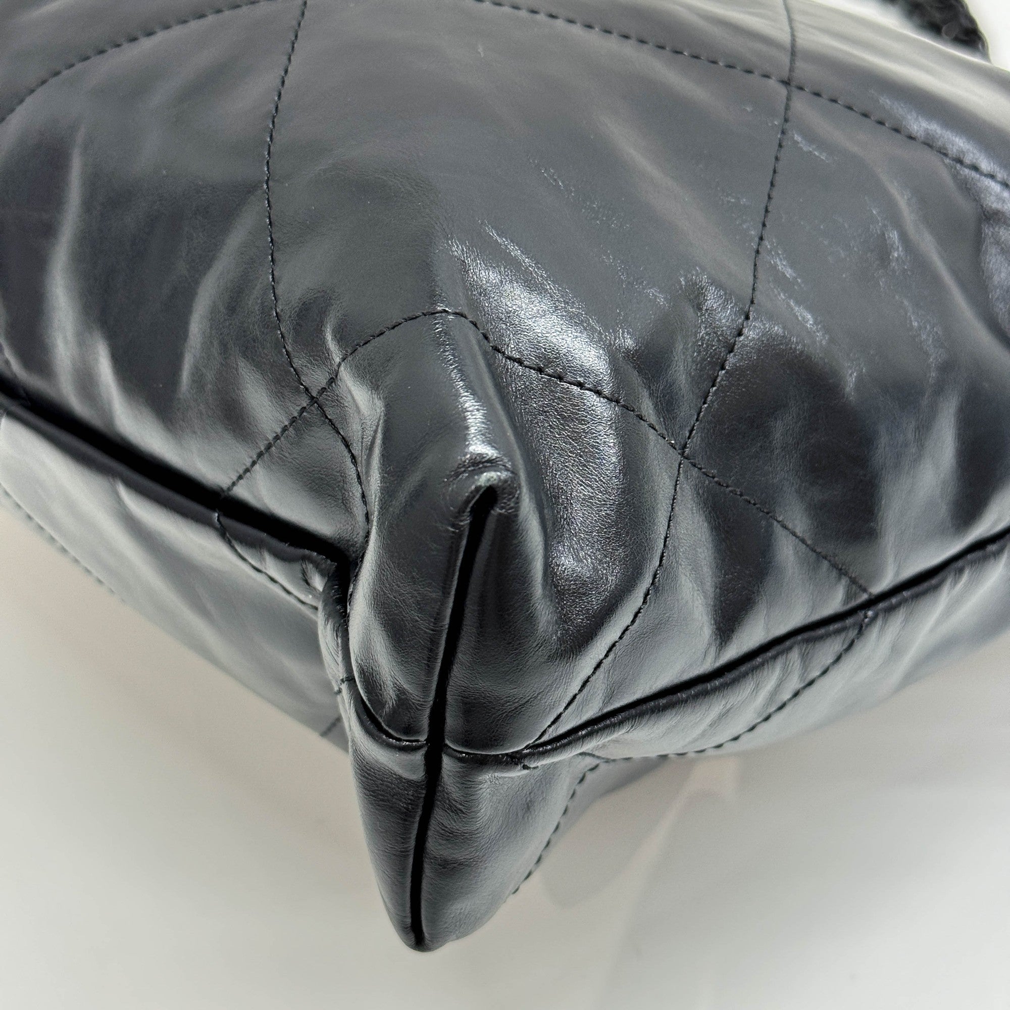 Chanel 22 2021-2026 Matelasse Black Leather Shoulder Bag