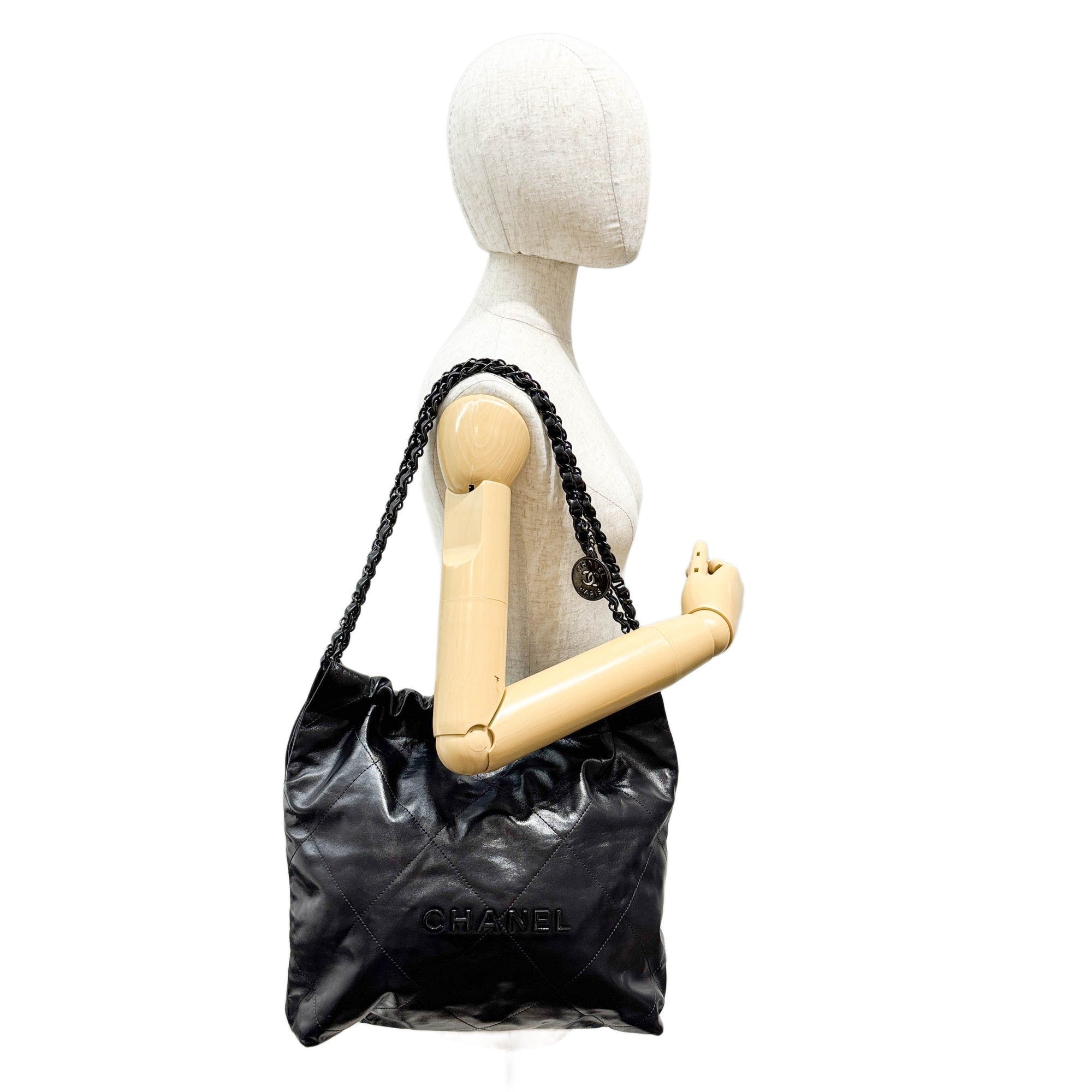 Chanel 22 2021-2026 Matelasse Black Leather Shoulder Bag