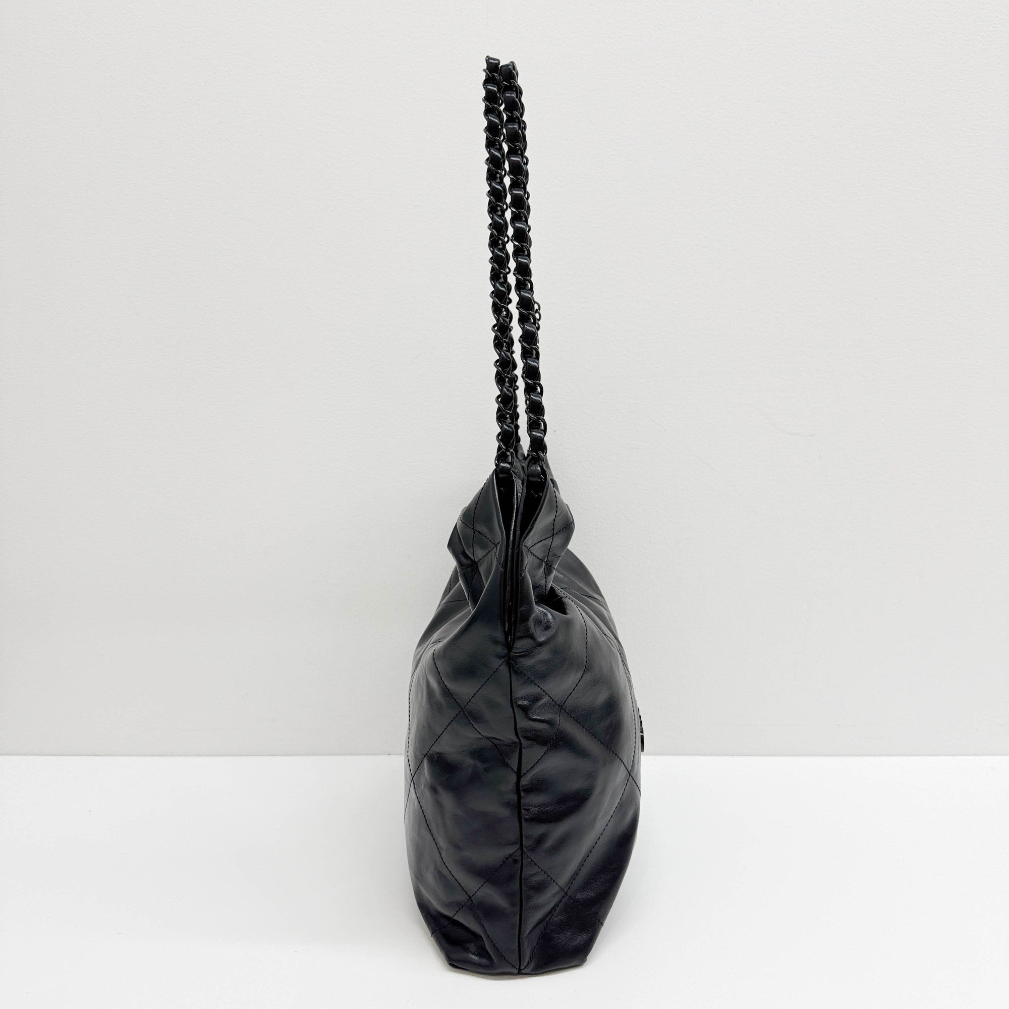 Chanel 22 2021-2026 Matelasse Black Leather Shoulder Bag