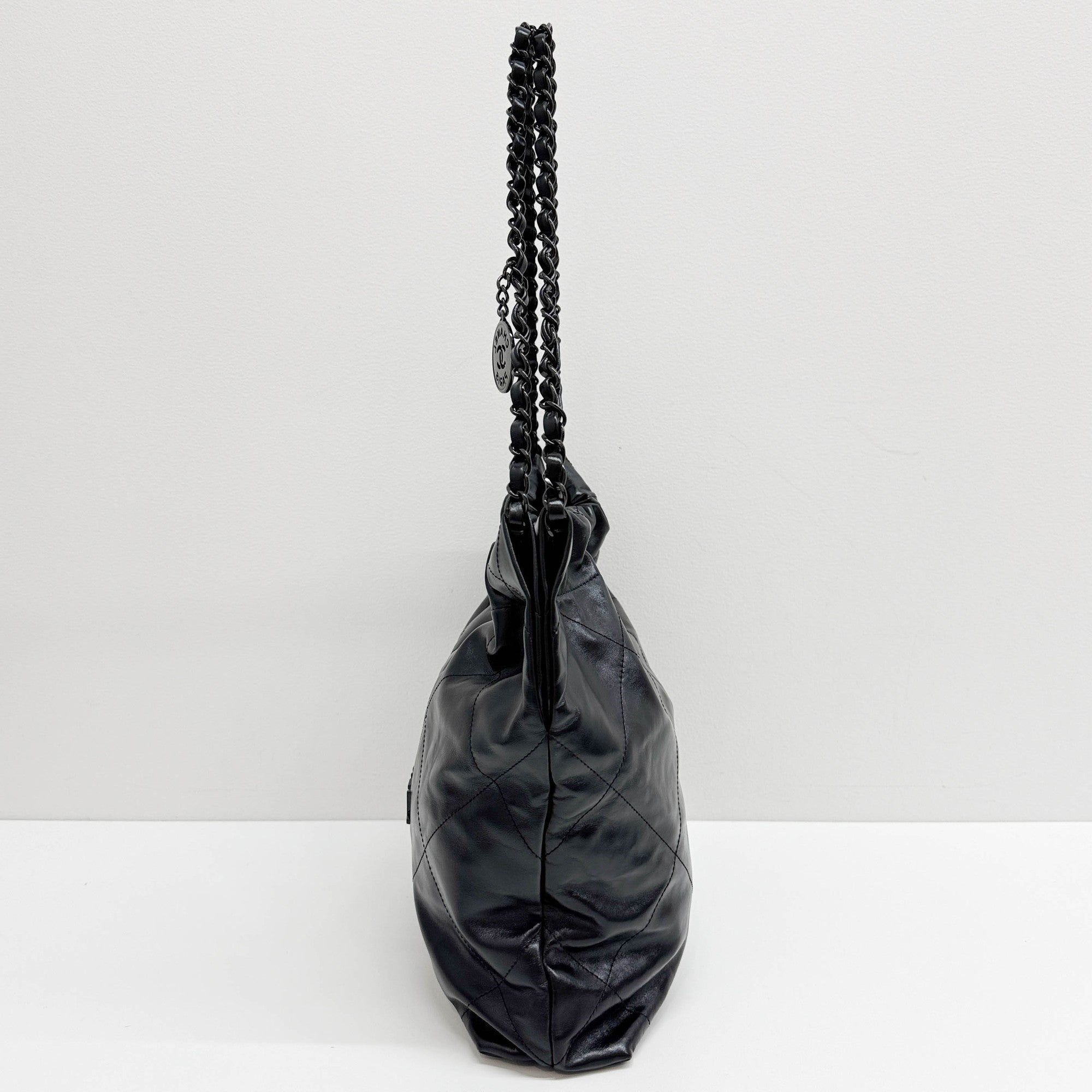 Chanel 22 2021-2026 Matelasse Black Leather Shoulder Bag