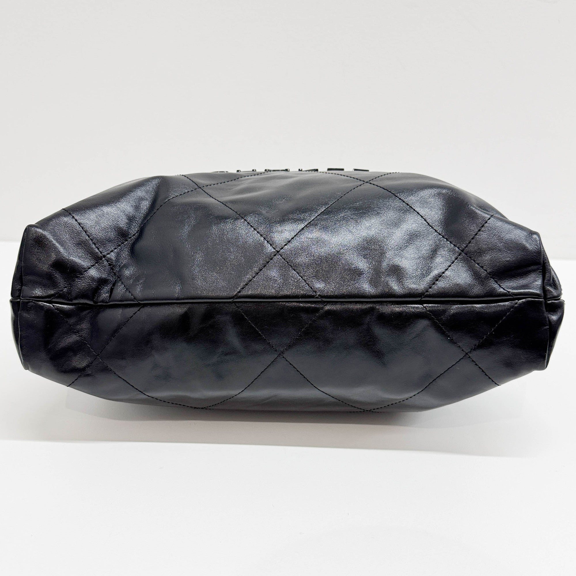 Chanel 22 2021-2026 Matelasse Black Leather Shoulder Bag