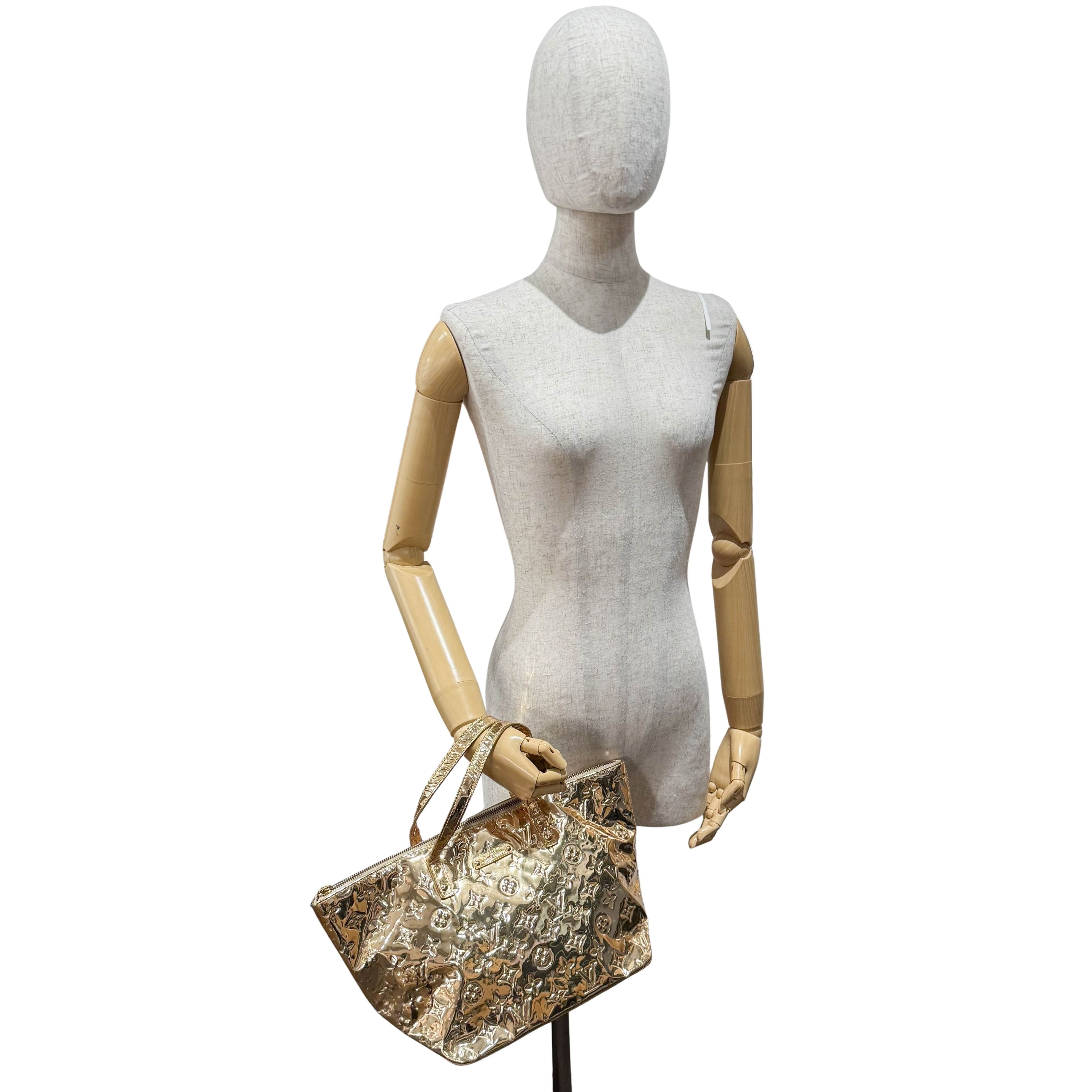 Bllevue Mirror World Gold Coated Canvas