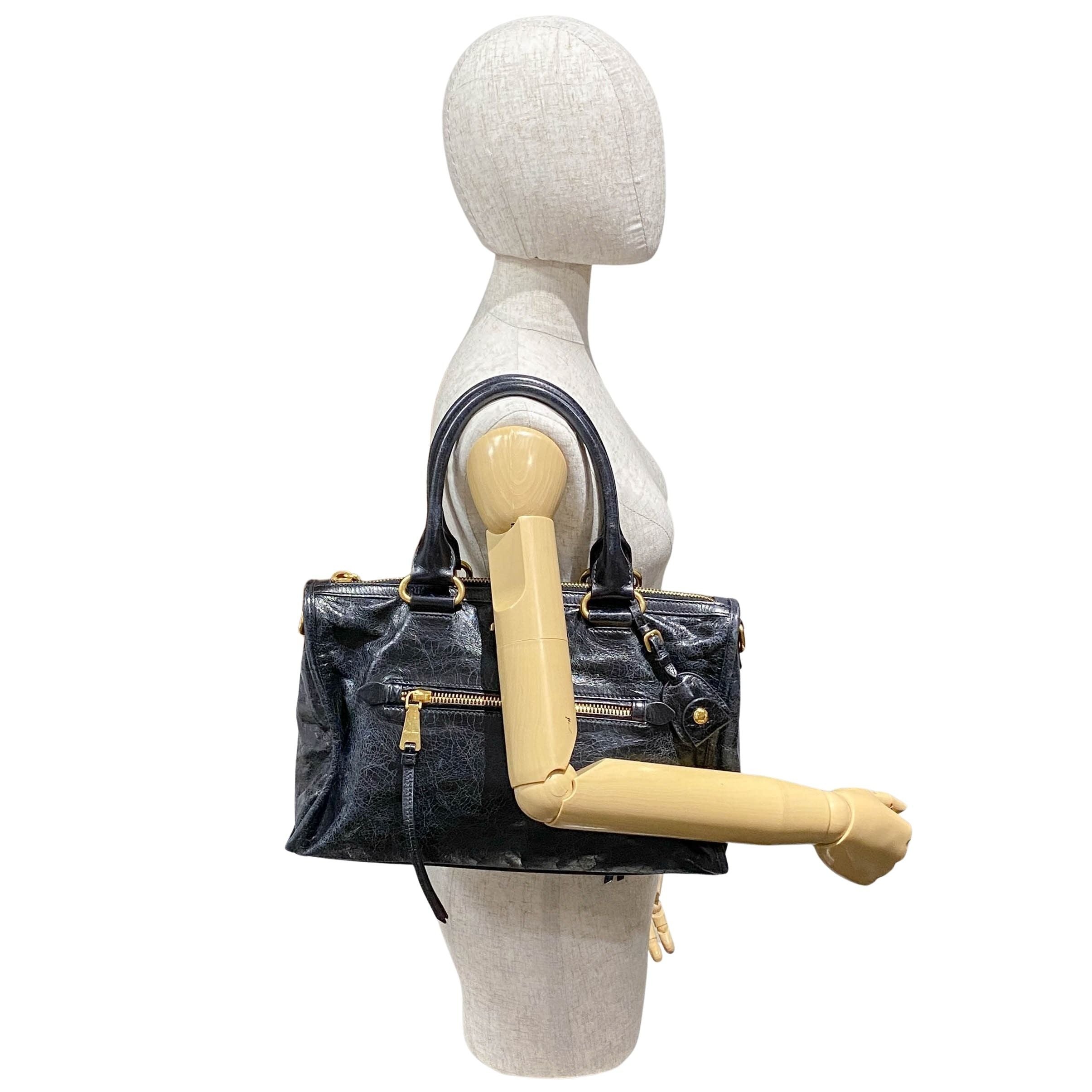 Vitello Black Leather Shoulder Bag