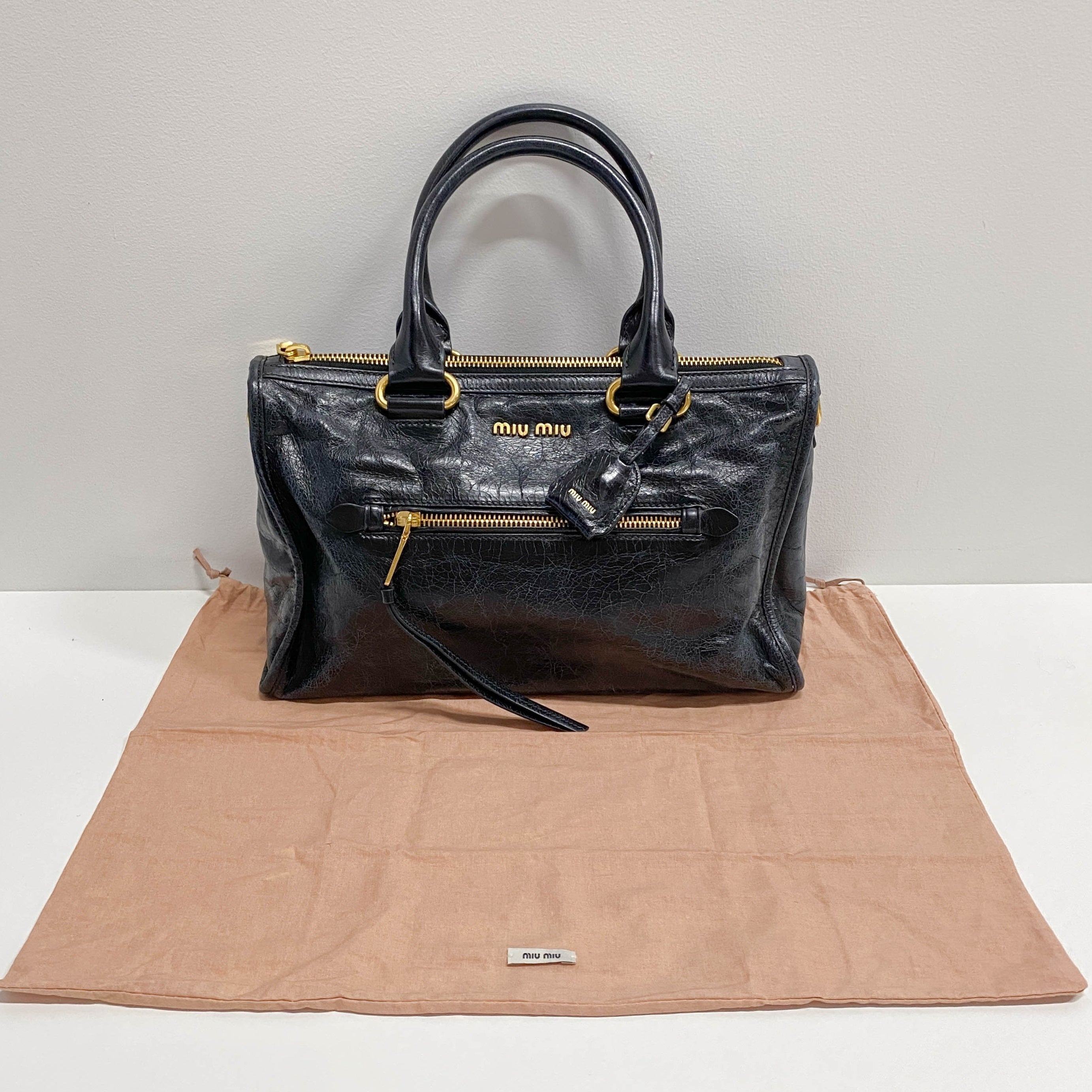 Vitello Black Leather Shoulder Bag