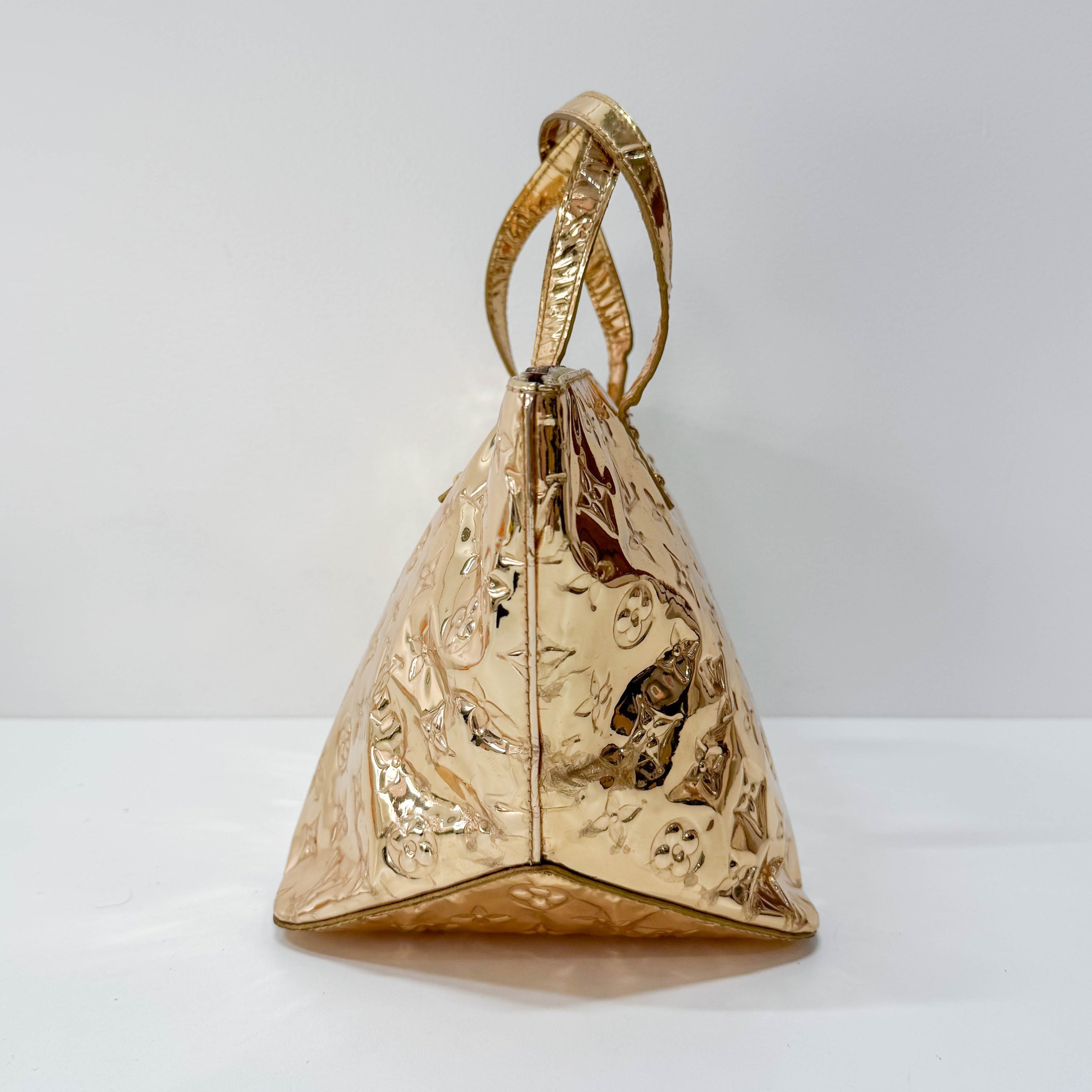 Bllevue Mirror World Gold Coated Canvas