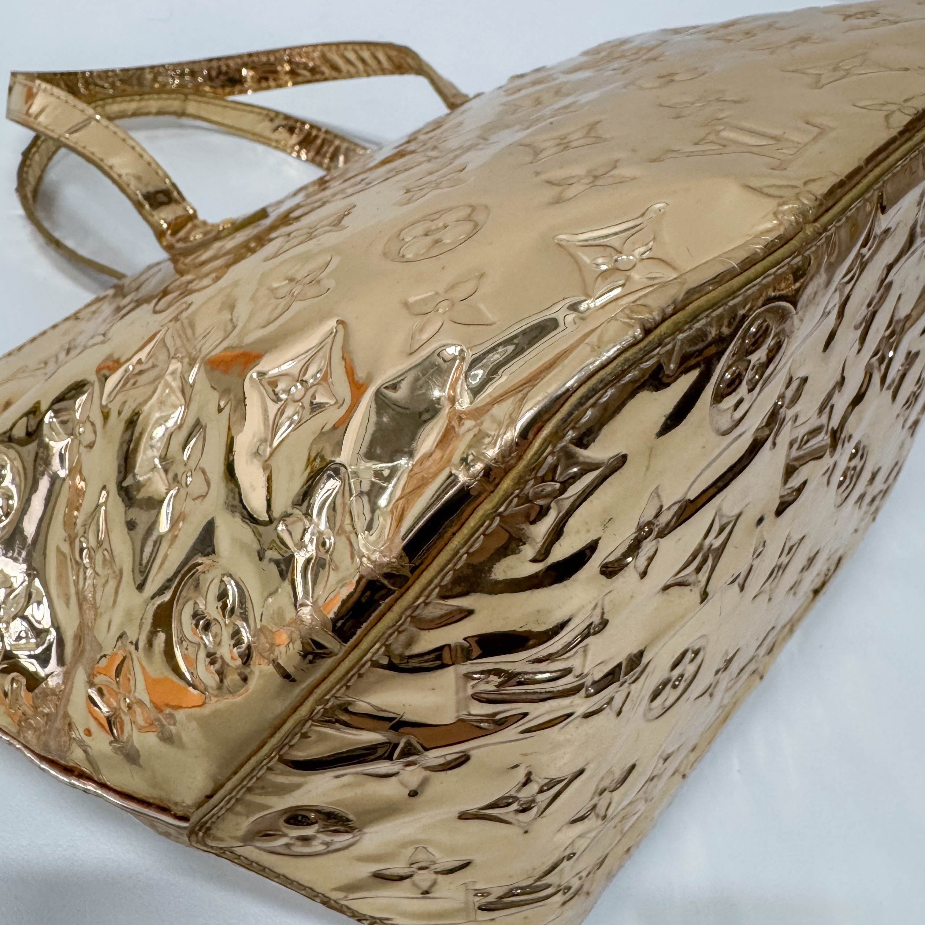 Bllevue Mirror World Gold Coated Canvas