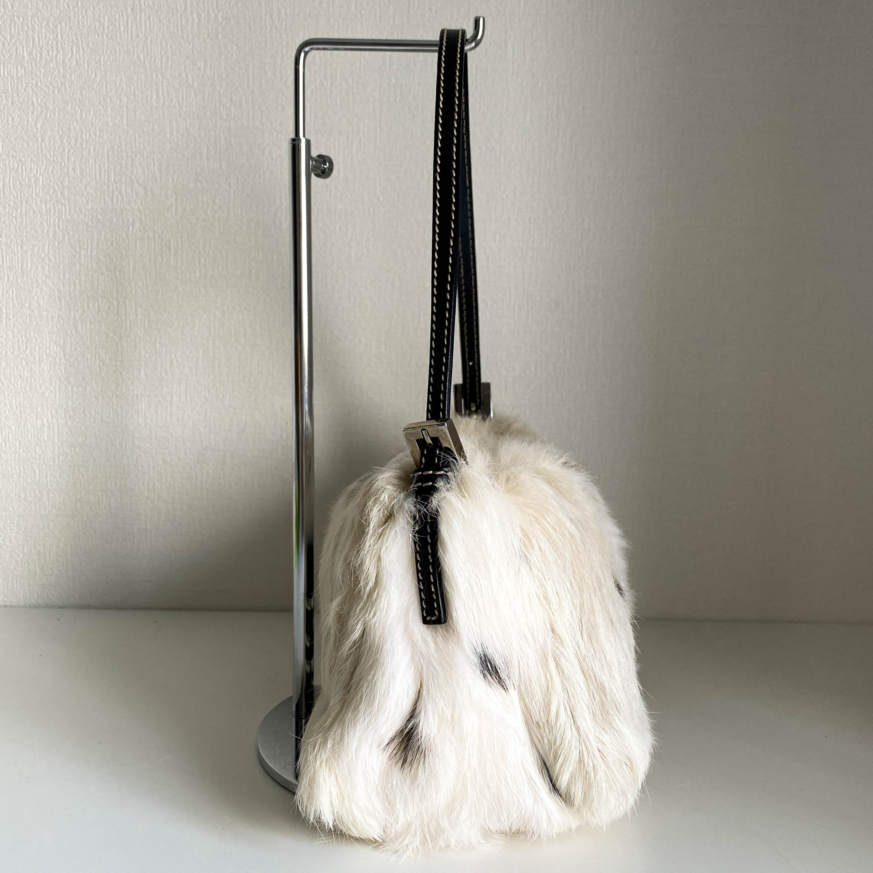 Mini Mamma Baguette Fur Neural / Black Shoulder Bag