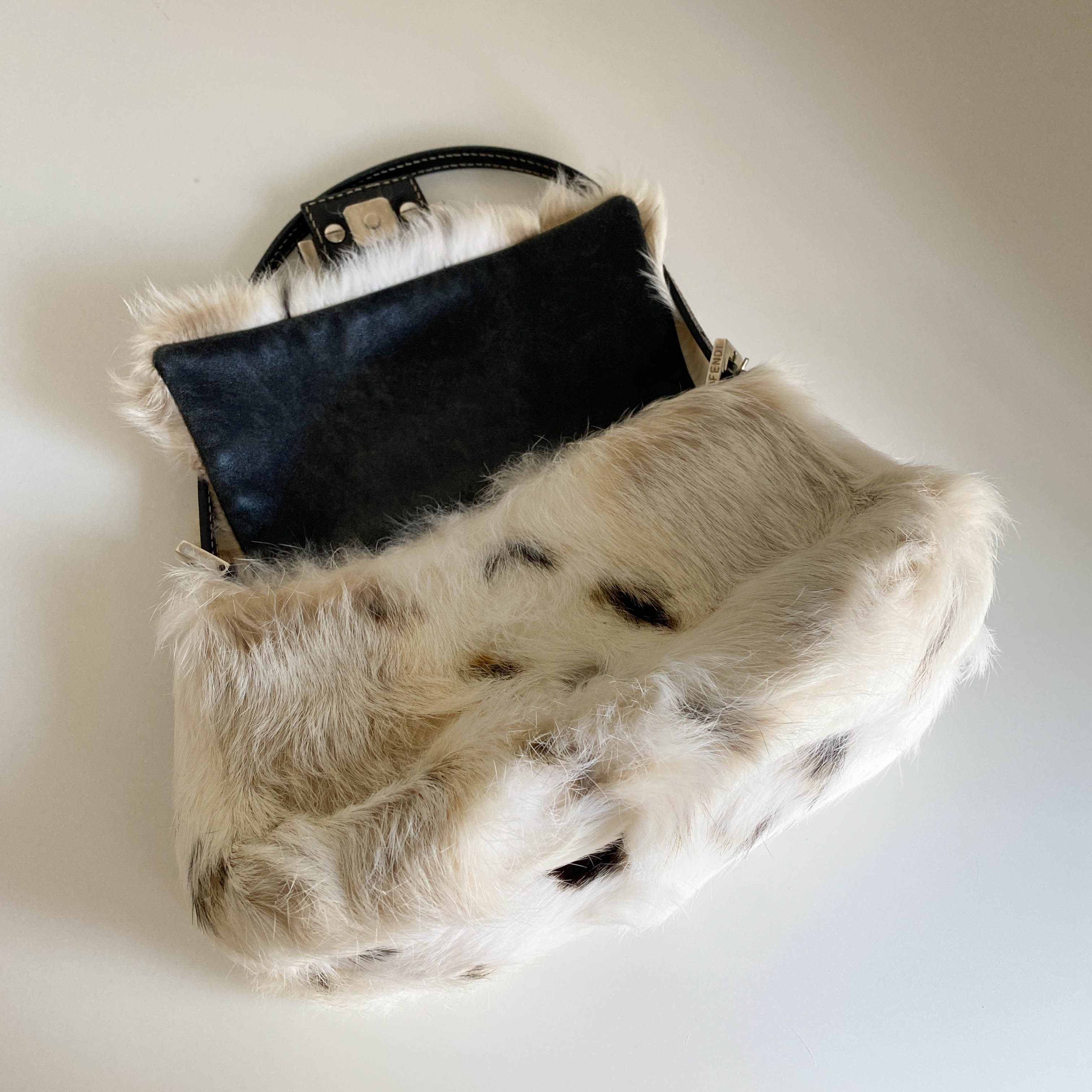 Mini Mamma Baguette Fur Neural / Black Shoulder Bag