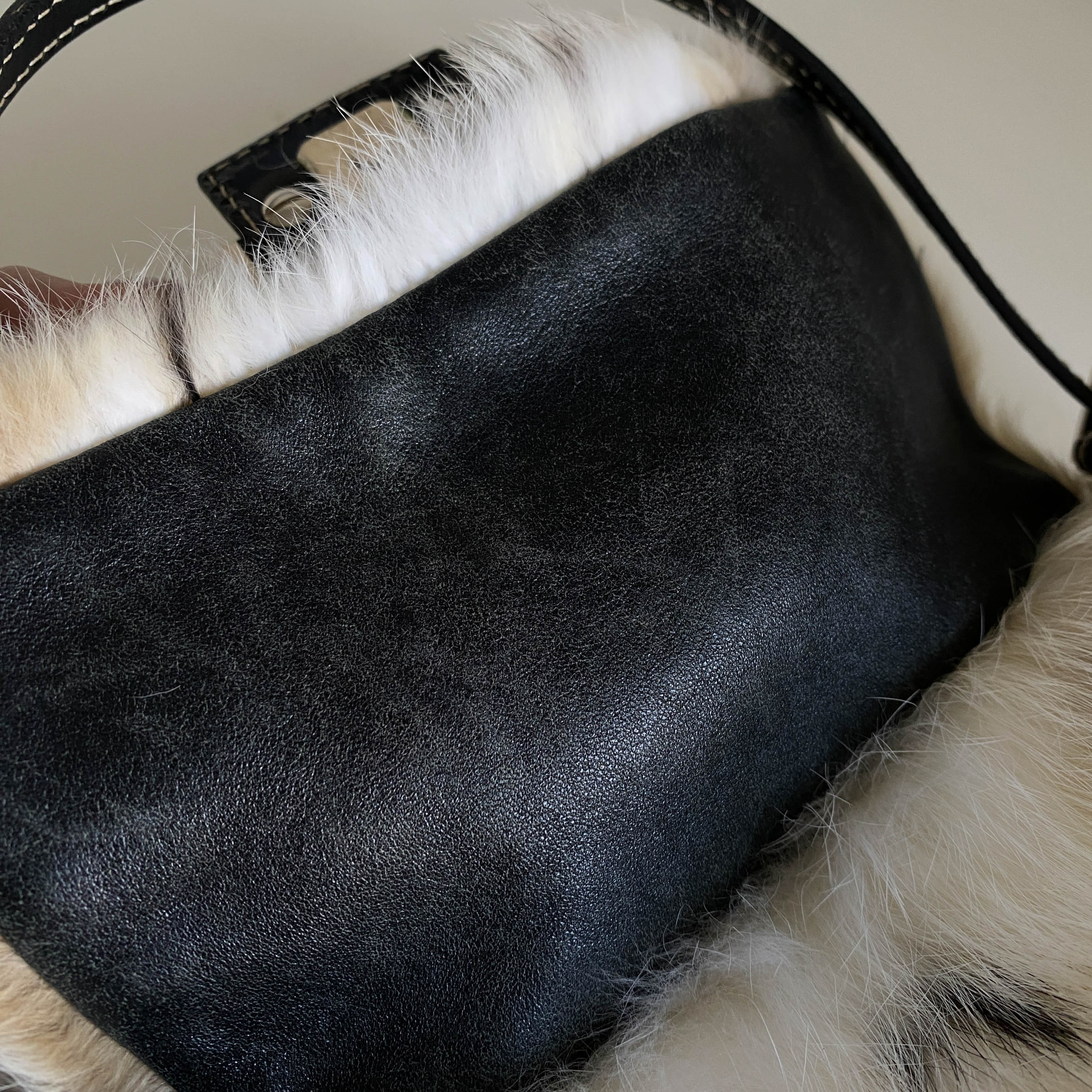 Mini Mamma Baguette Fur Neural / Black Shoulder Bag