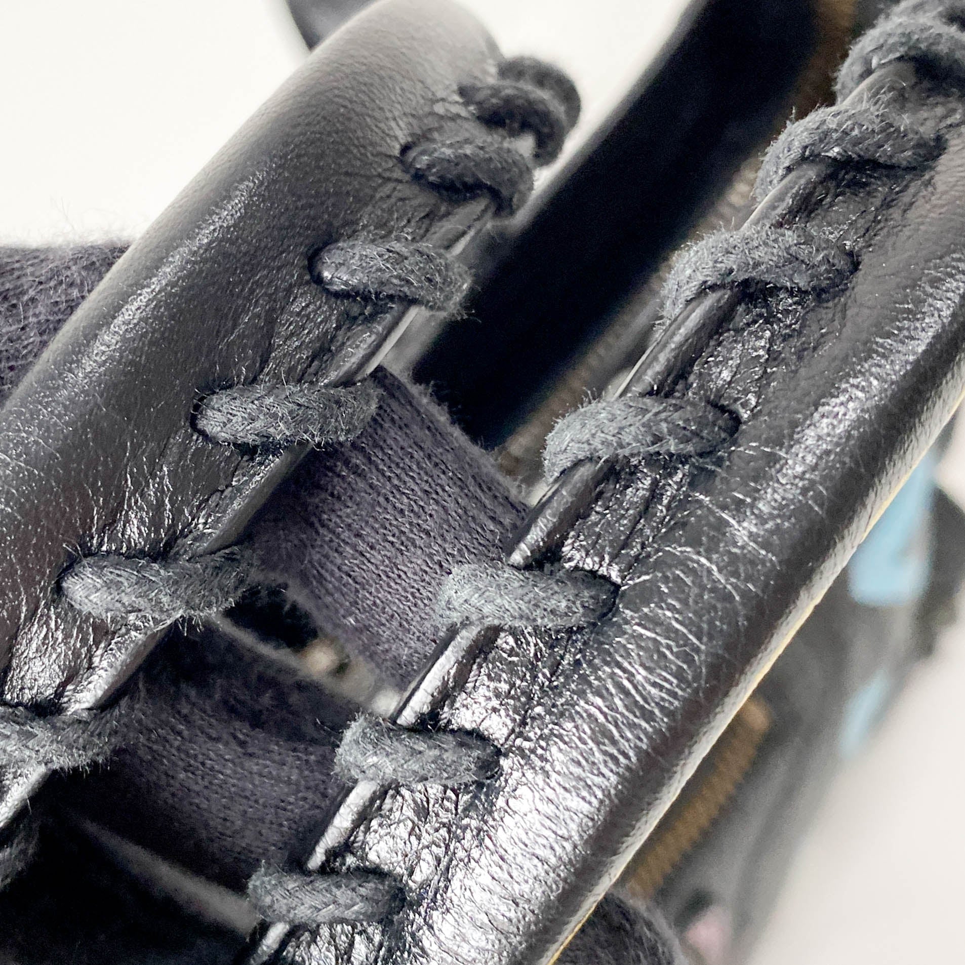 Graffiti Le City Small Black Leather Shoulder Bag