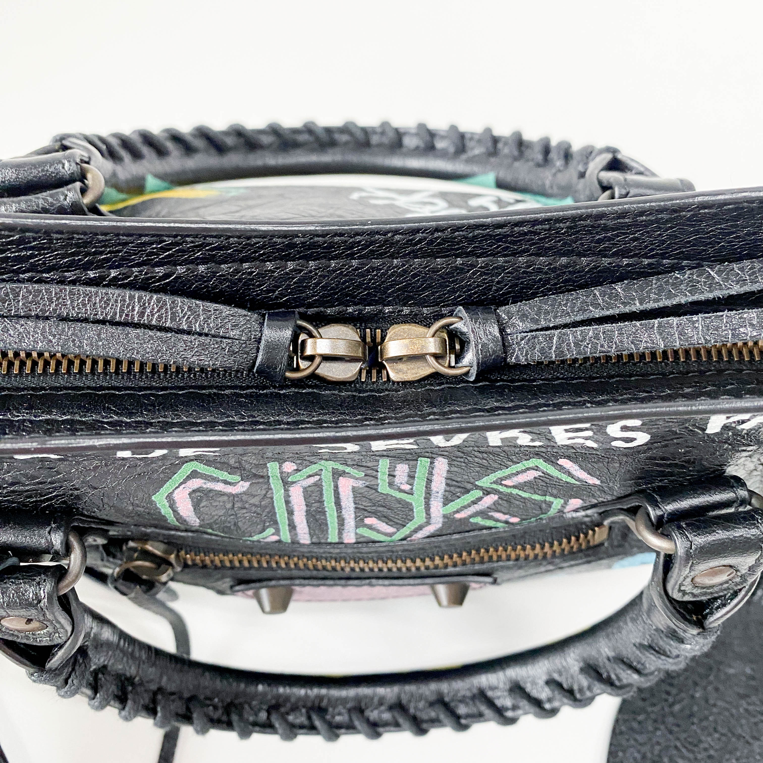 Graffiti Le City Small Black Leather Shoulder Bag