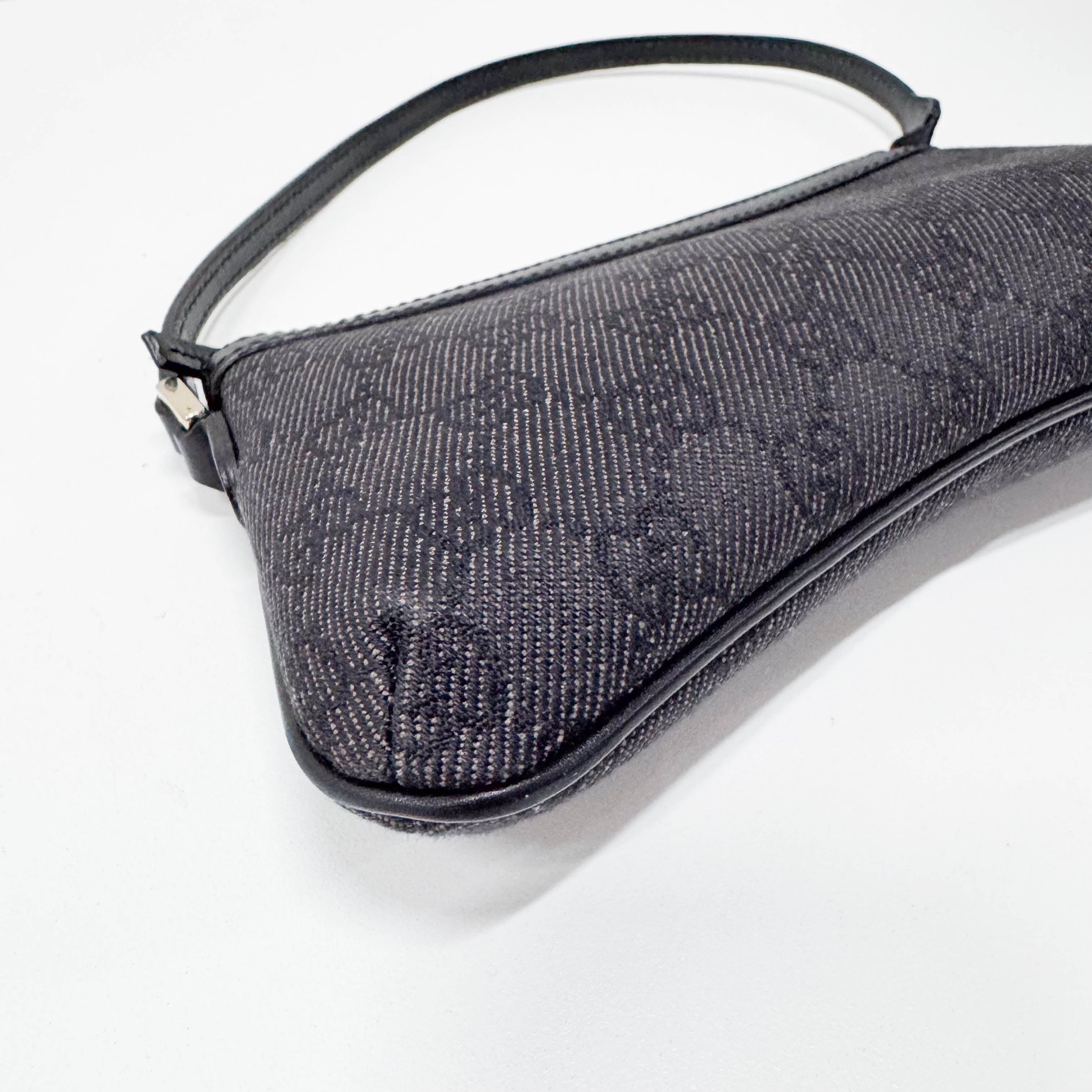 GG Canvas Black Shoulder Bag
