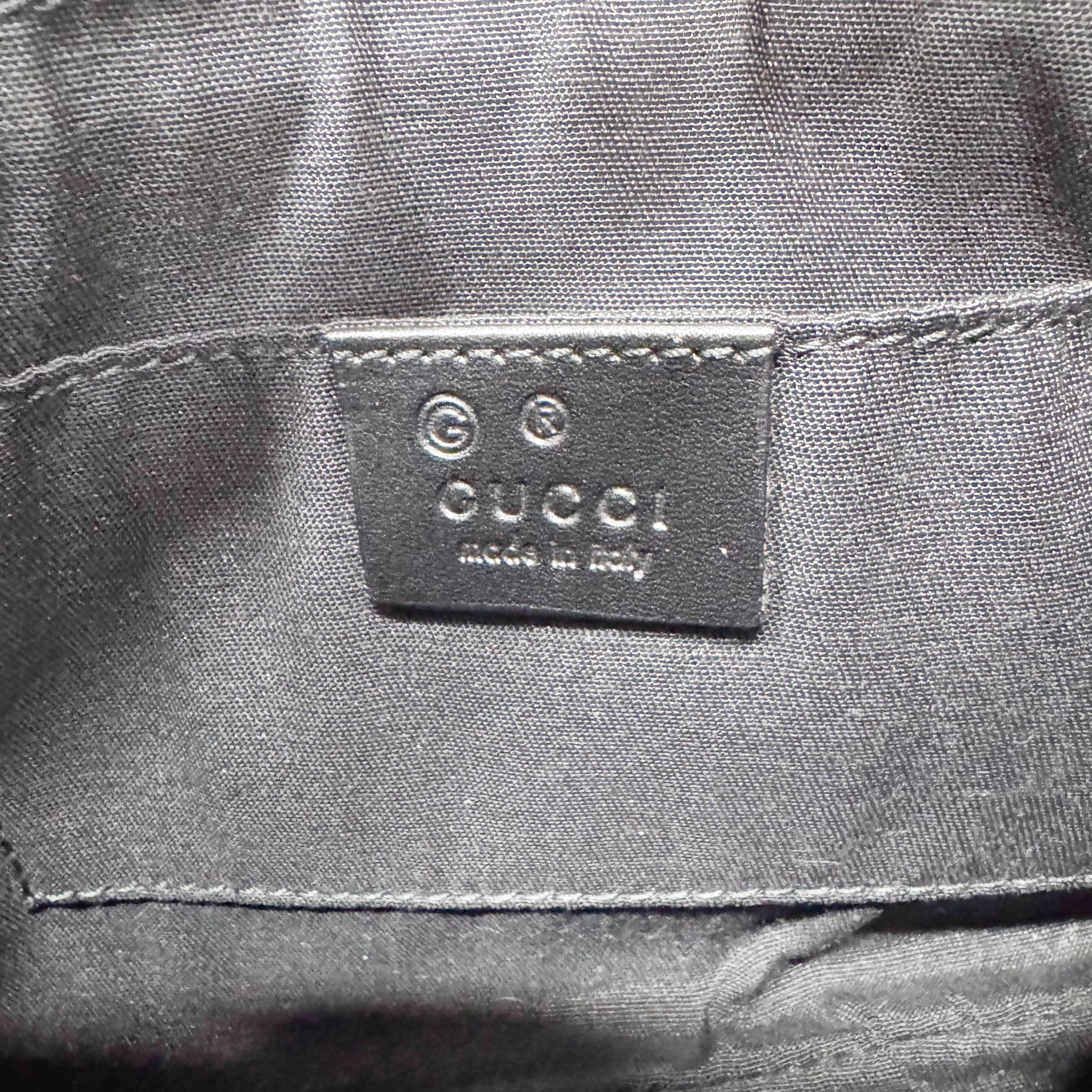 GG Canvas Black Shoulder Bag