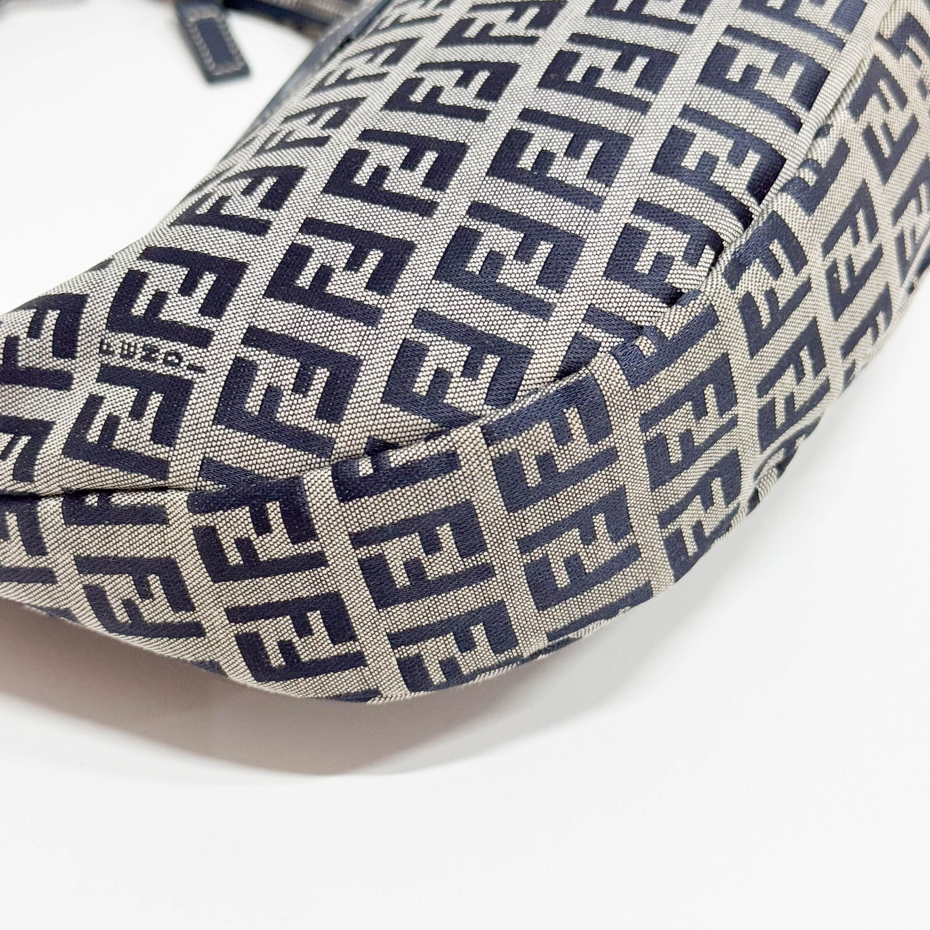 Zucchino Croissant Grey Canvas Shoulder Bag