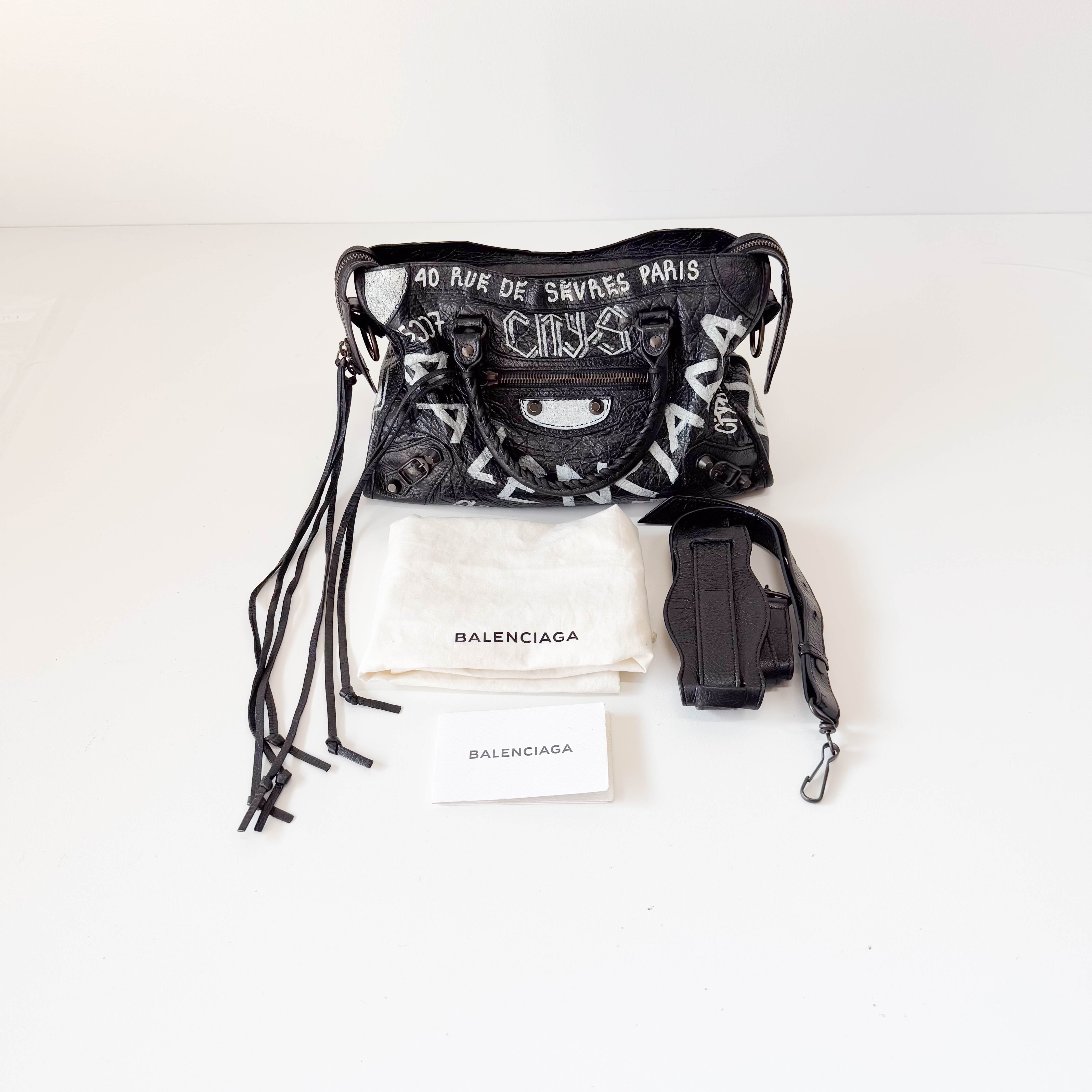 J*J様 BALENCIAGA limited graffiti leather J*J様 BALENCIAGA limited graffiti leather - メルカリ