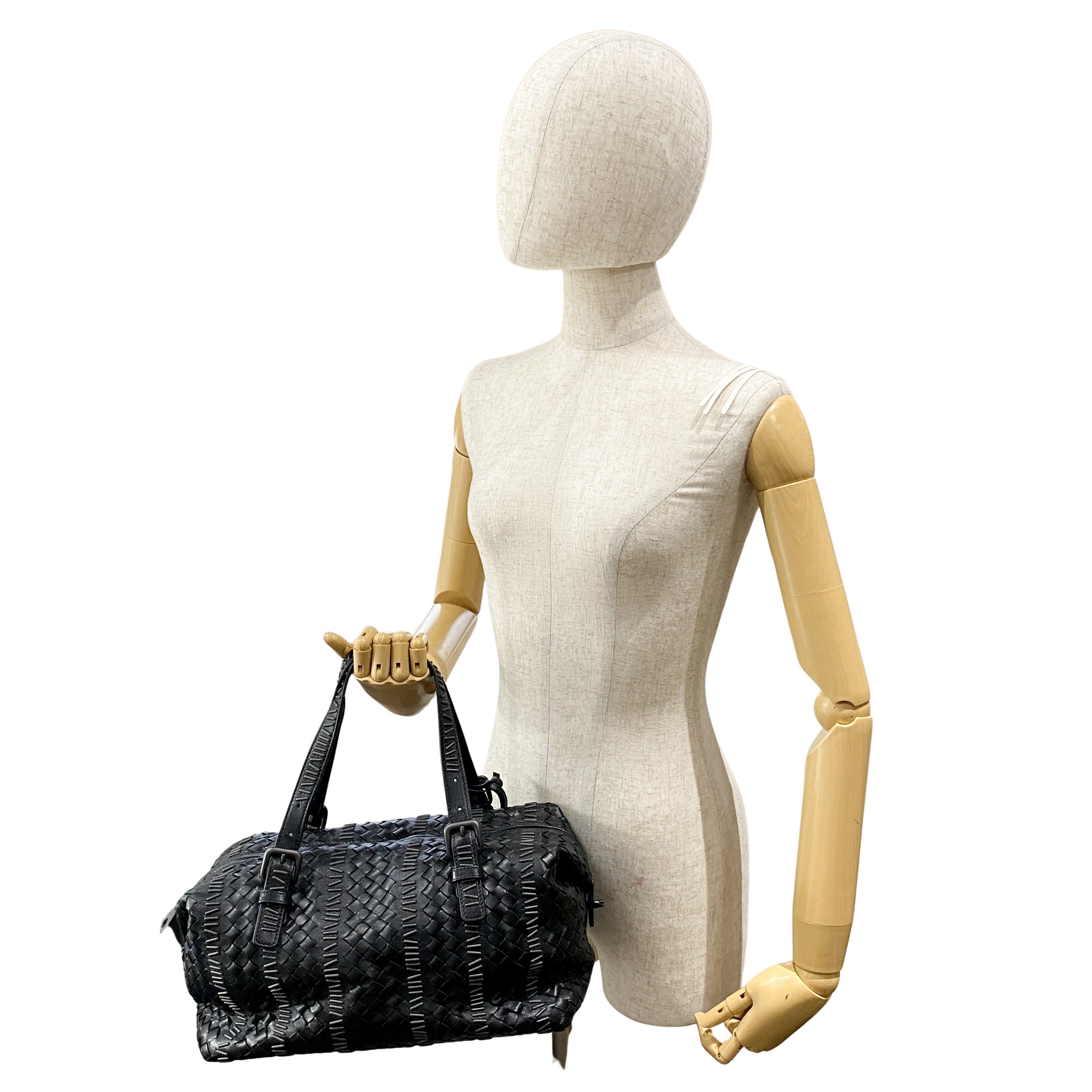 Intrecciato Black Leather Shoulder Bag