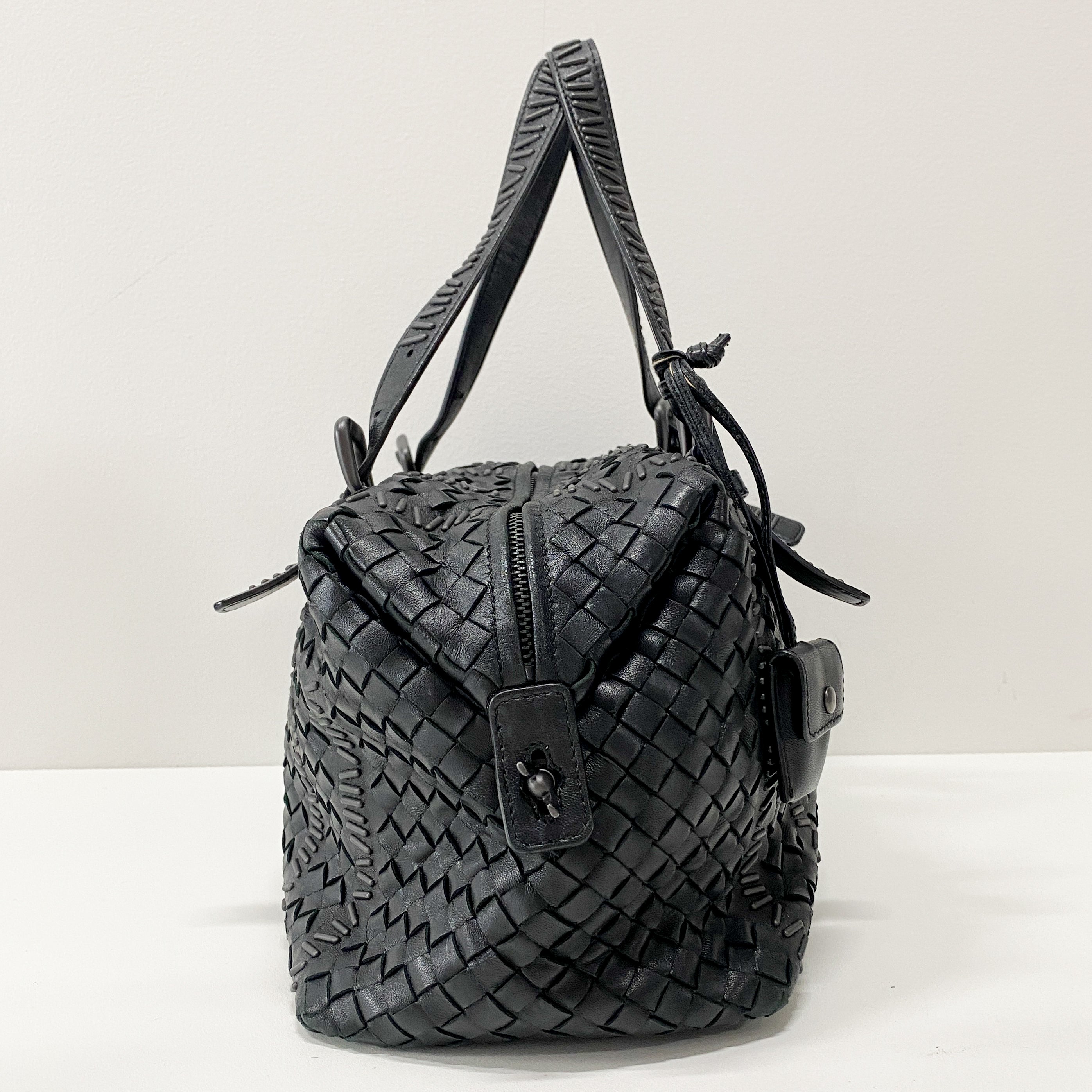 Intrecciato Black Leather Shoulder Bag