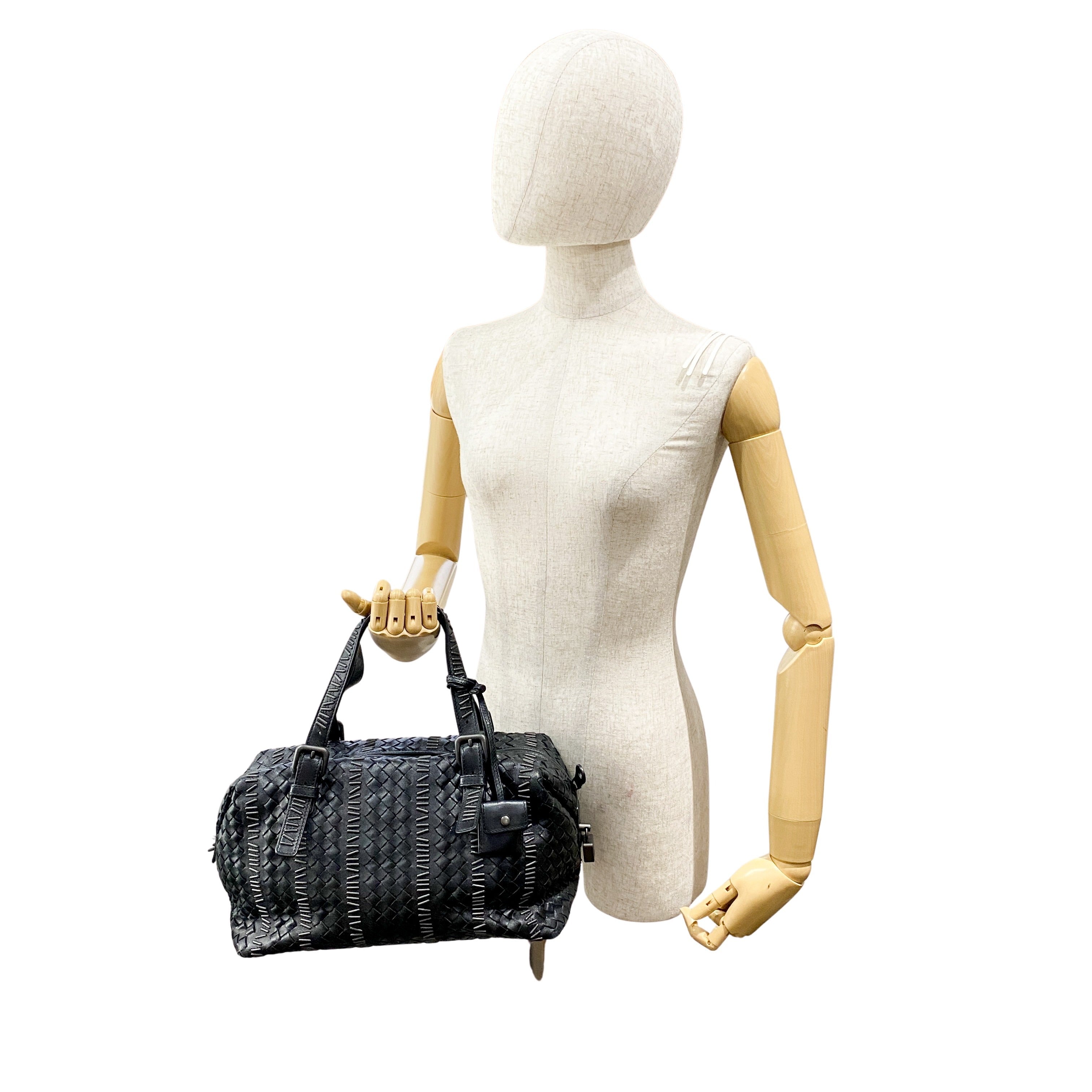 Intrecciato Black Leather Shoulder Bag