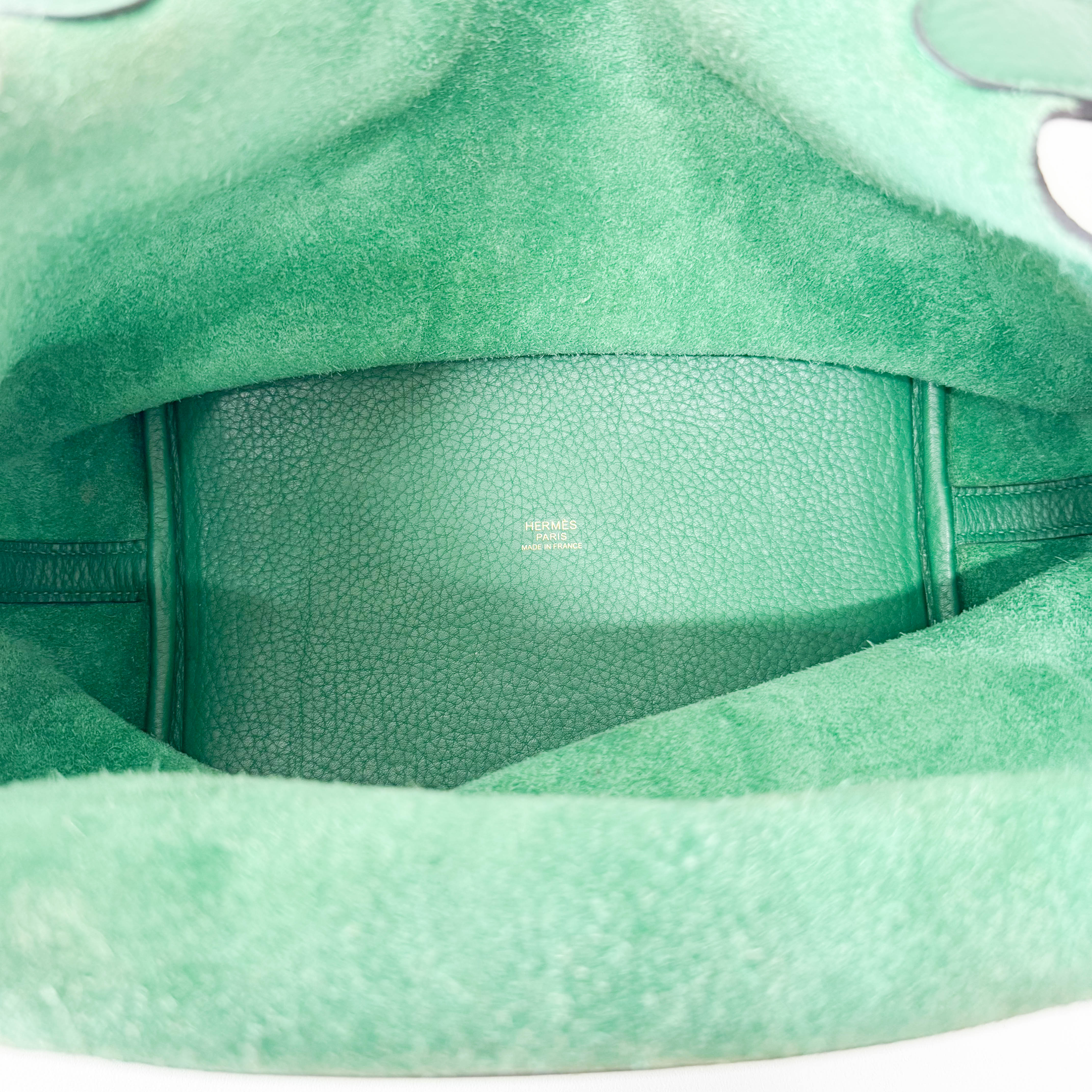 Picotin Lock 22 MM Taurillon Clemence Vert vertigo Gold hardware