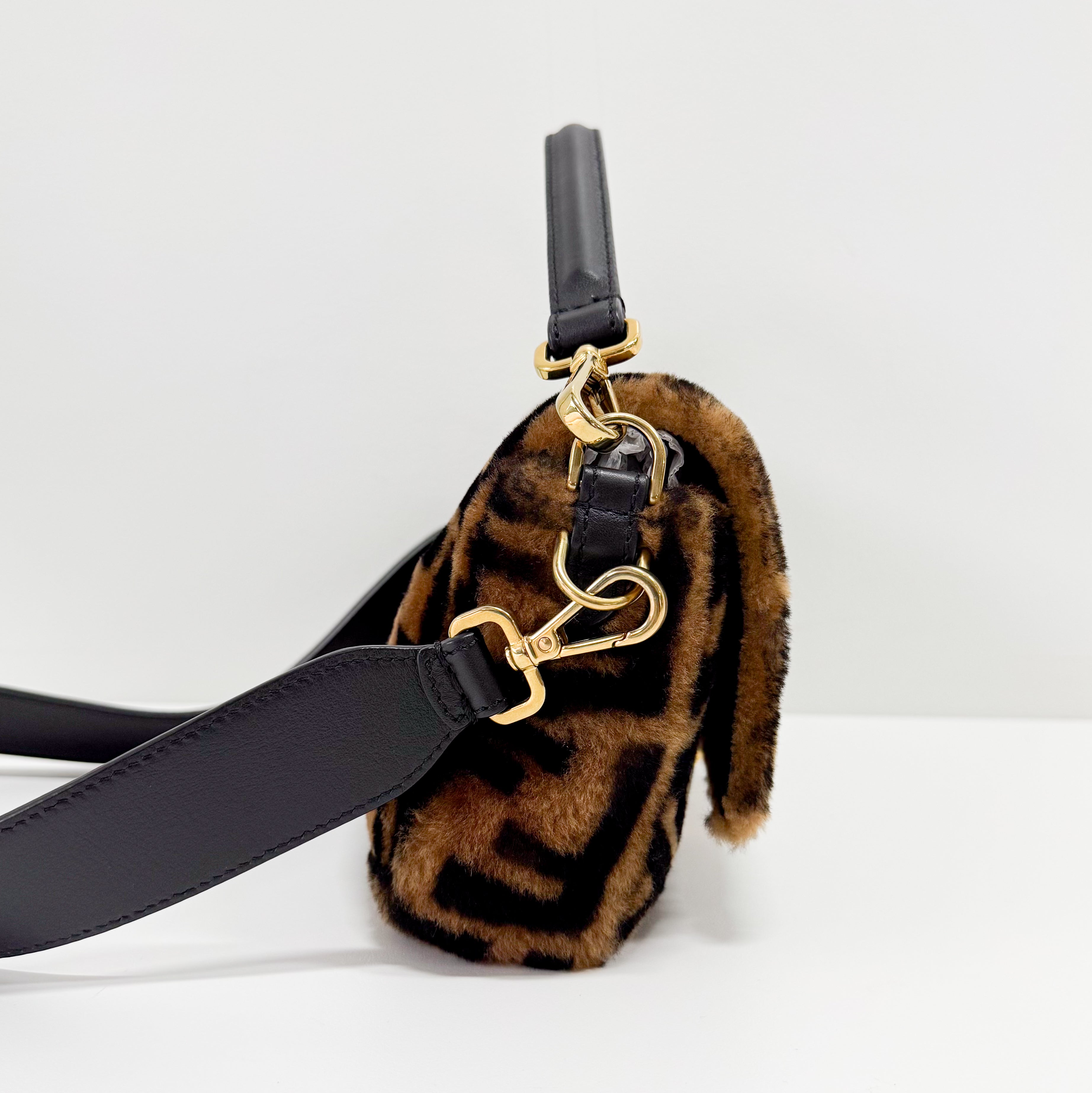 Zucca Baguette Brown Fur Two Way Bag