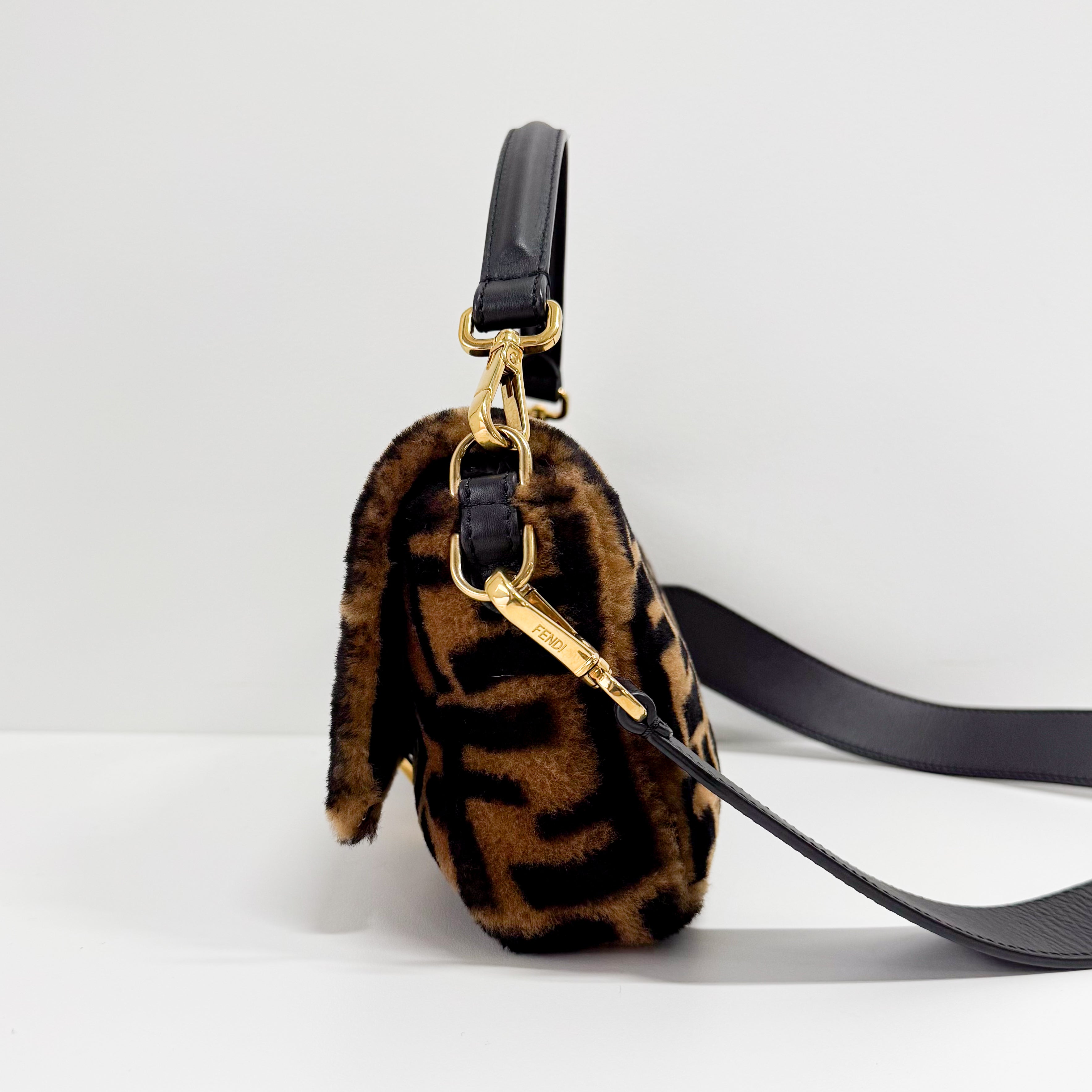 Zucca Baguette Brown Fur Two Way Bag