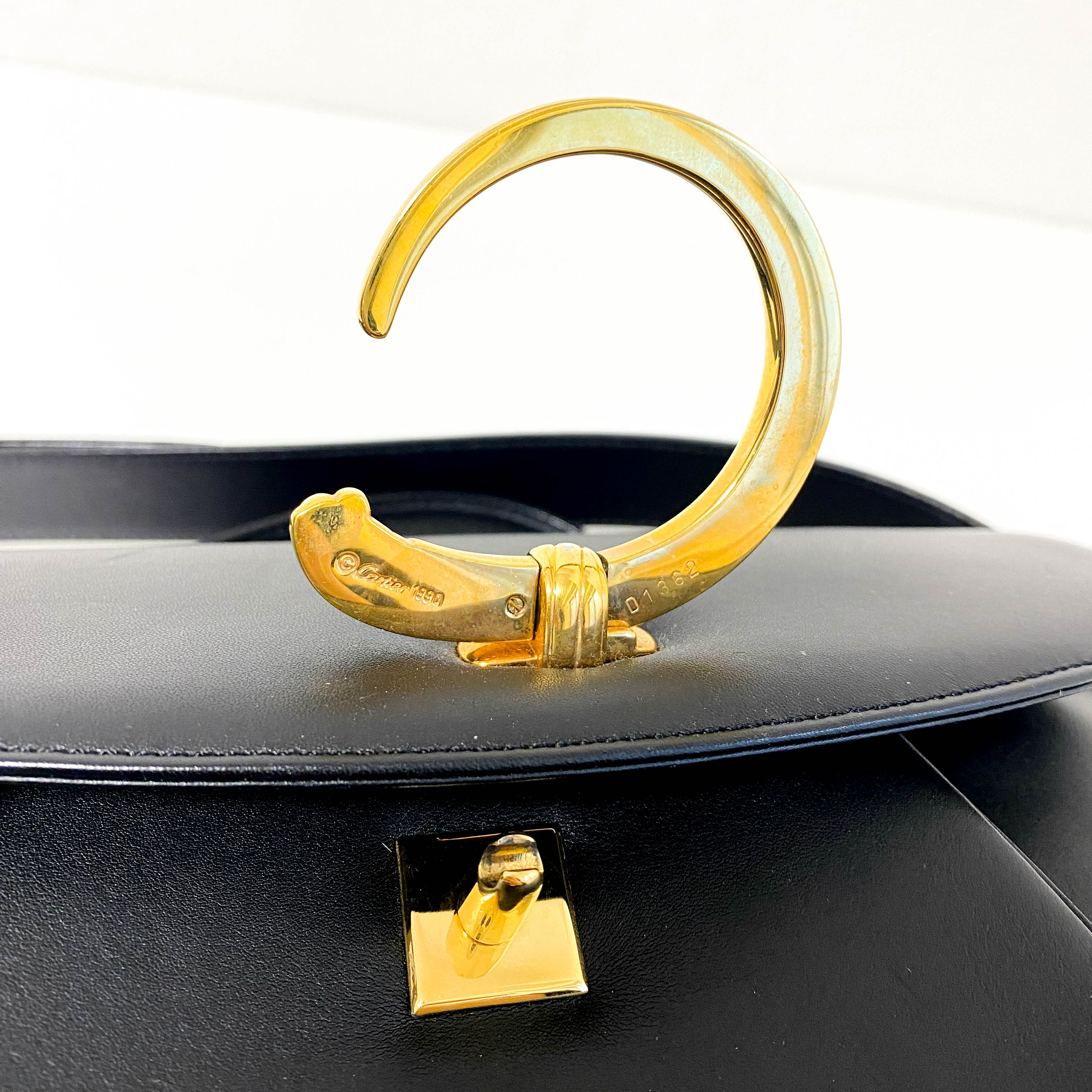 Panthère Black Leather Crossbody Bag