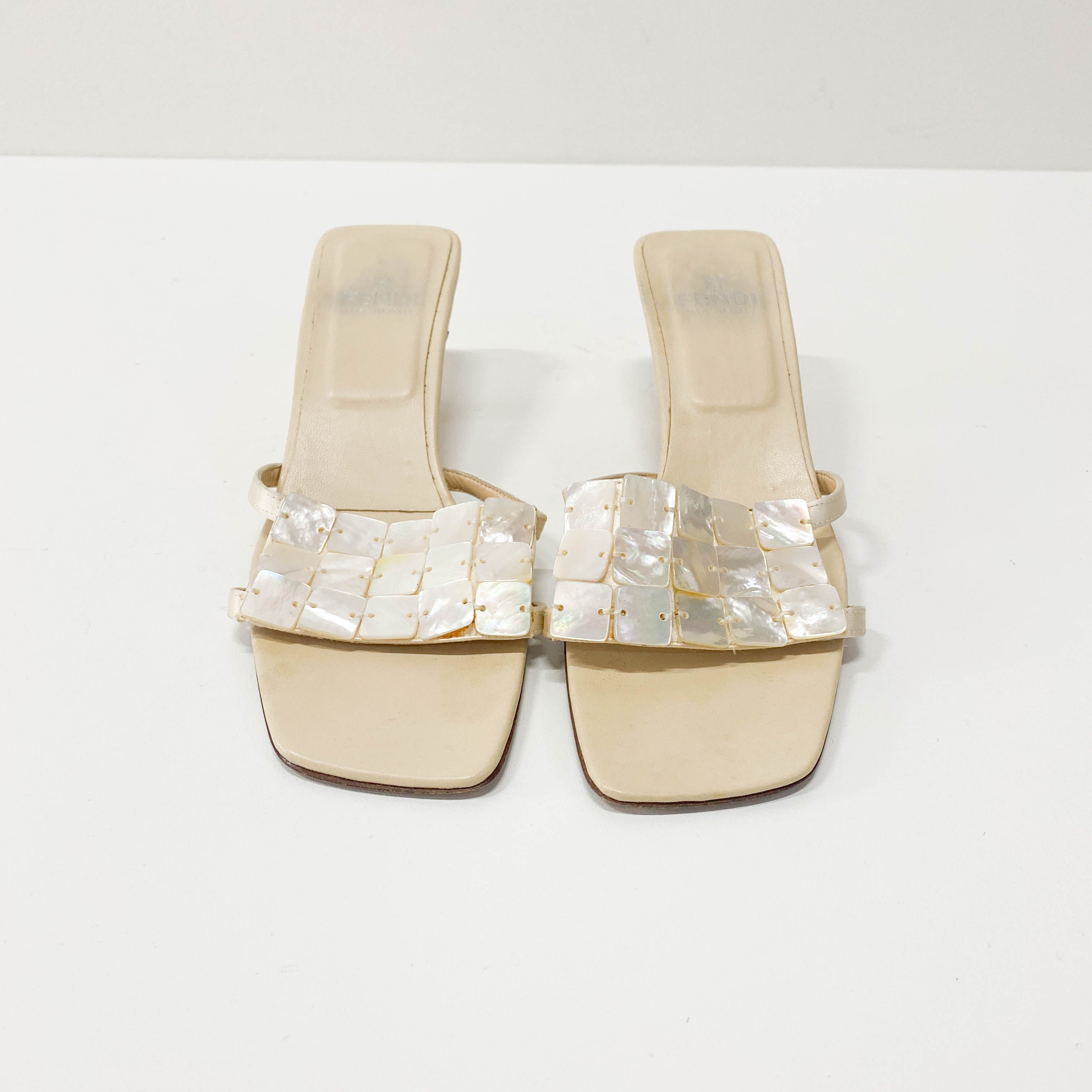 Size 35 Mother of Pearl Detail Leather Sandals