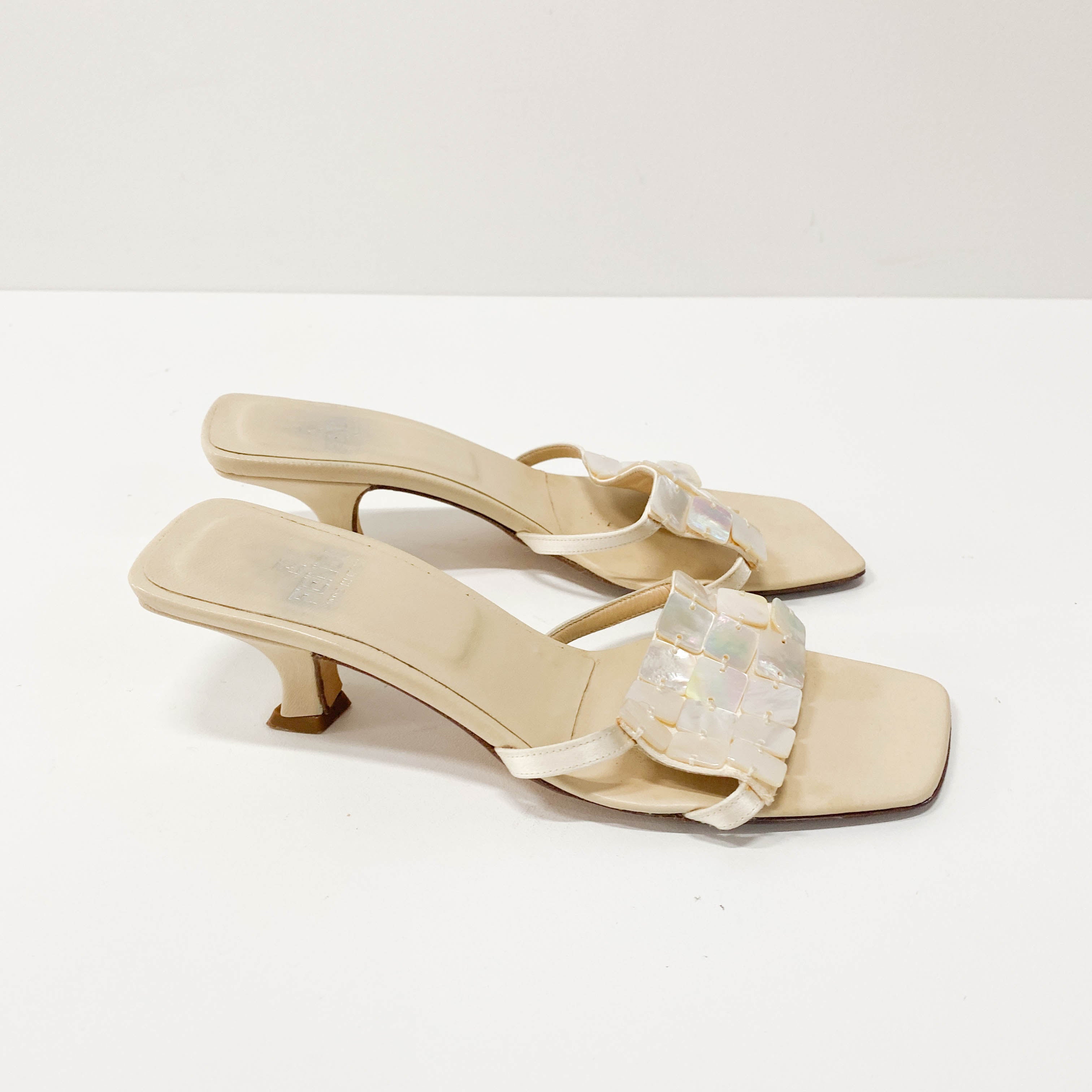 Size 35 Mother of Pearl Detail Leather Sandals