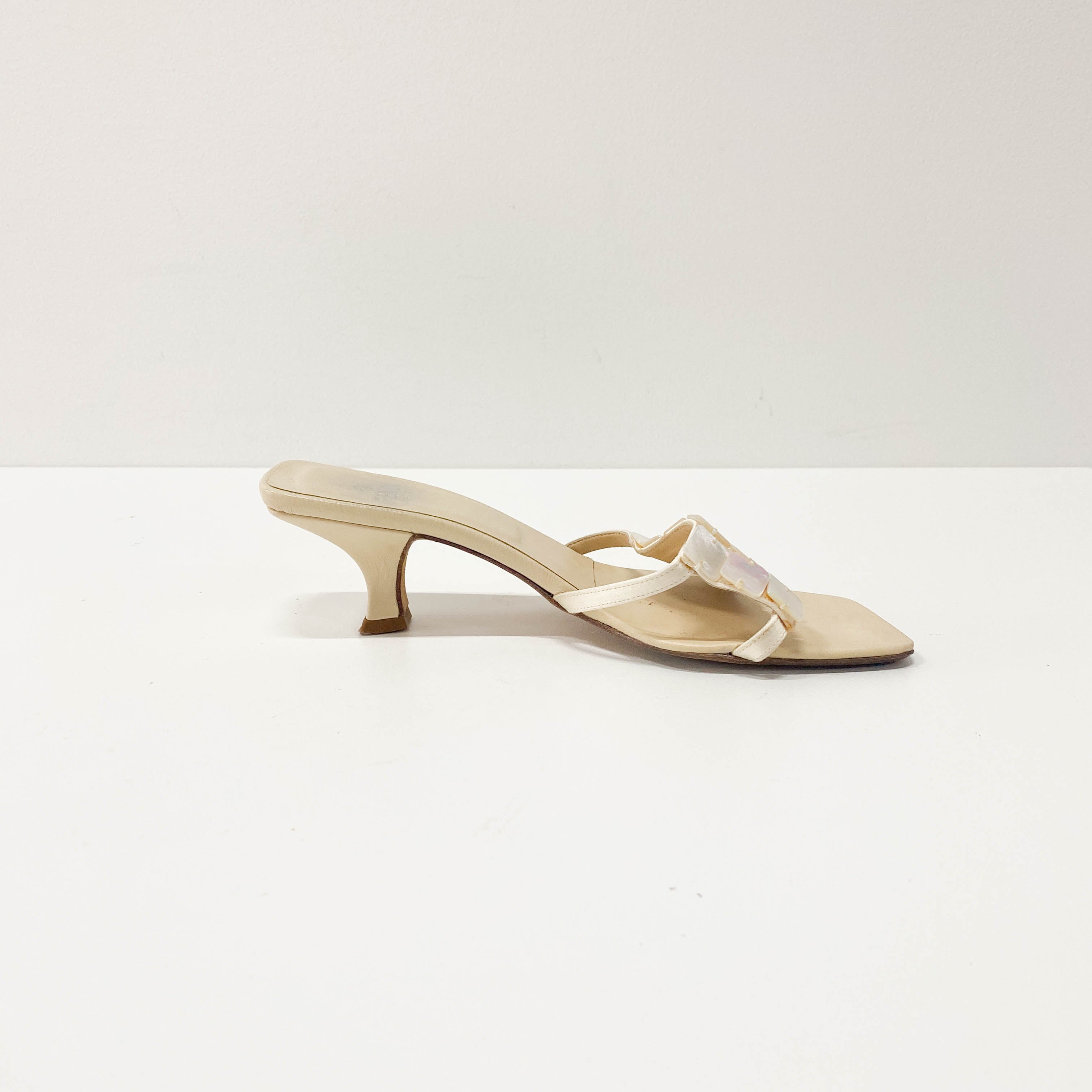 Size 35 Mother of Pearl Detail Leather Sandals