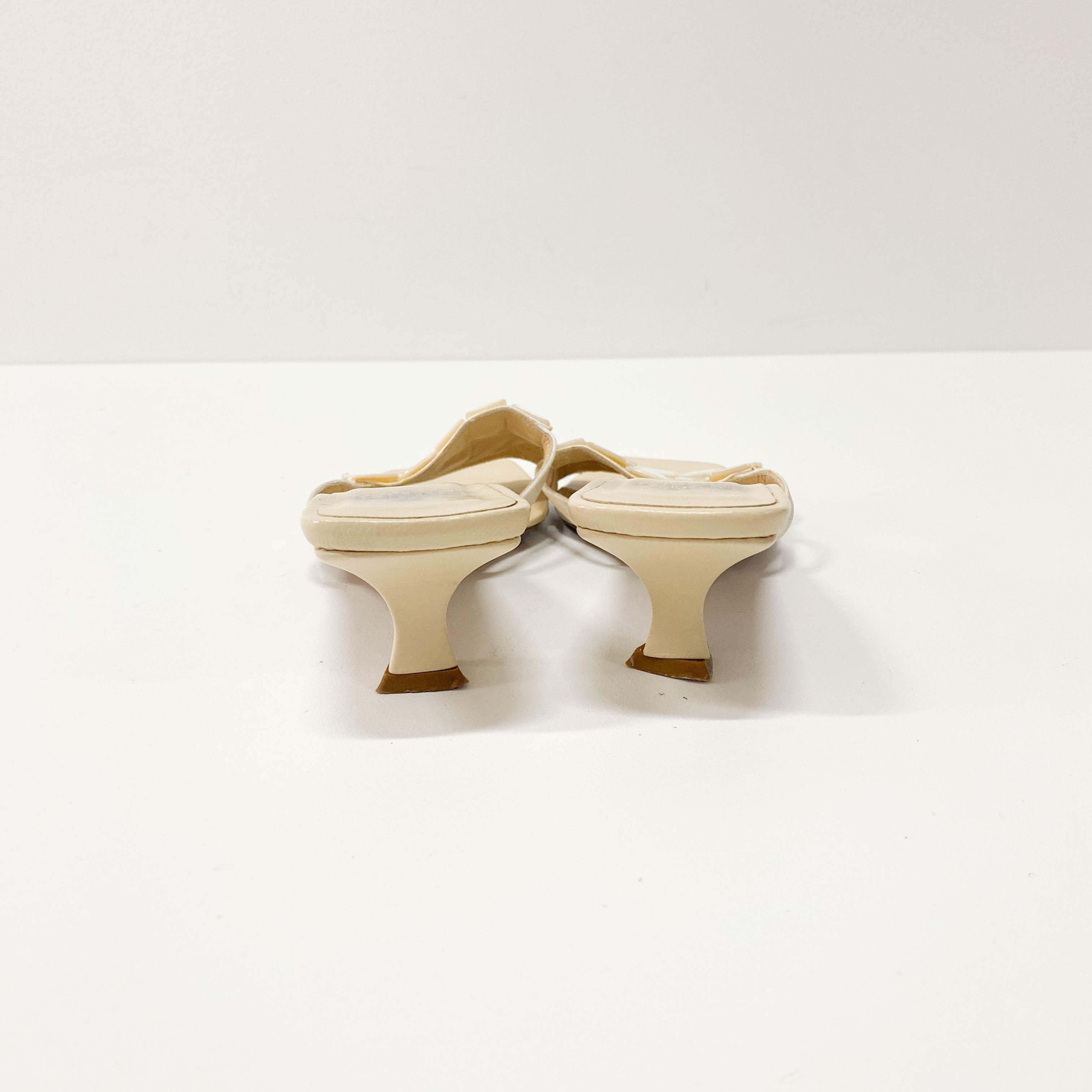 Size 35 Mother of Pearl Detail Leather Sandals