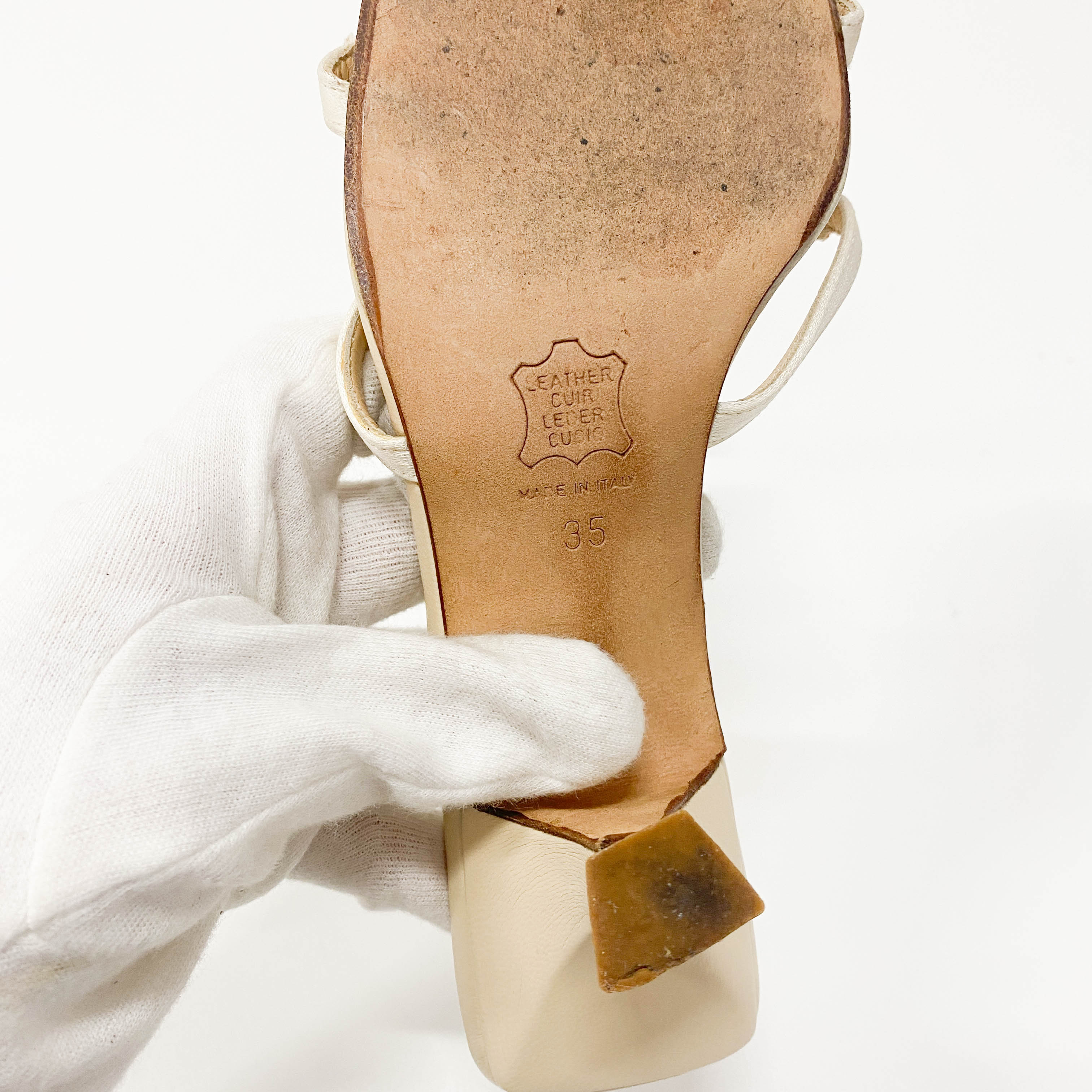 Size 35 Mother of Pearl Detail Leather Sandals