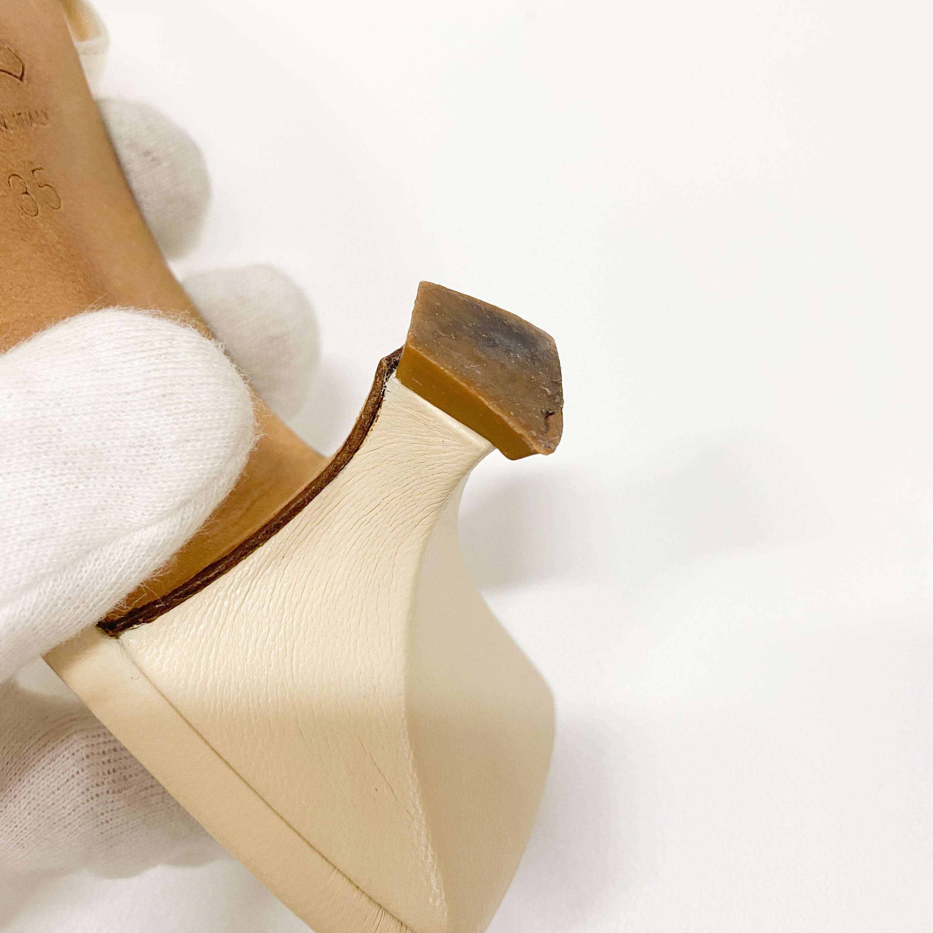 Size 35 Mother of Pearl Detail Leather Sandals