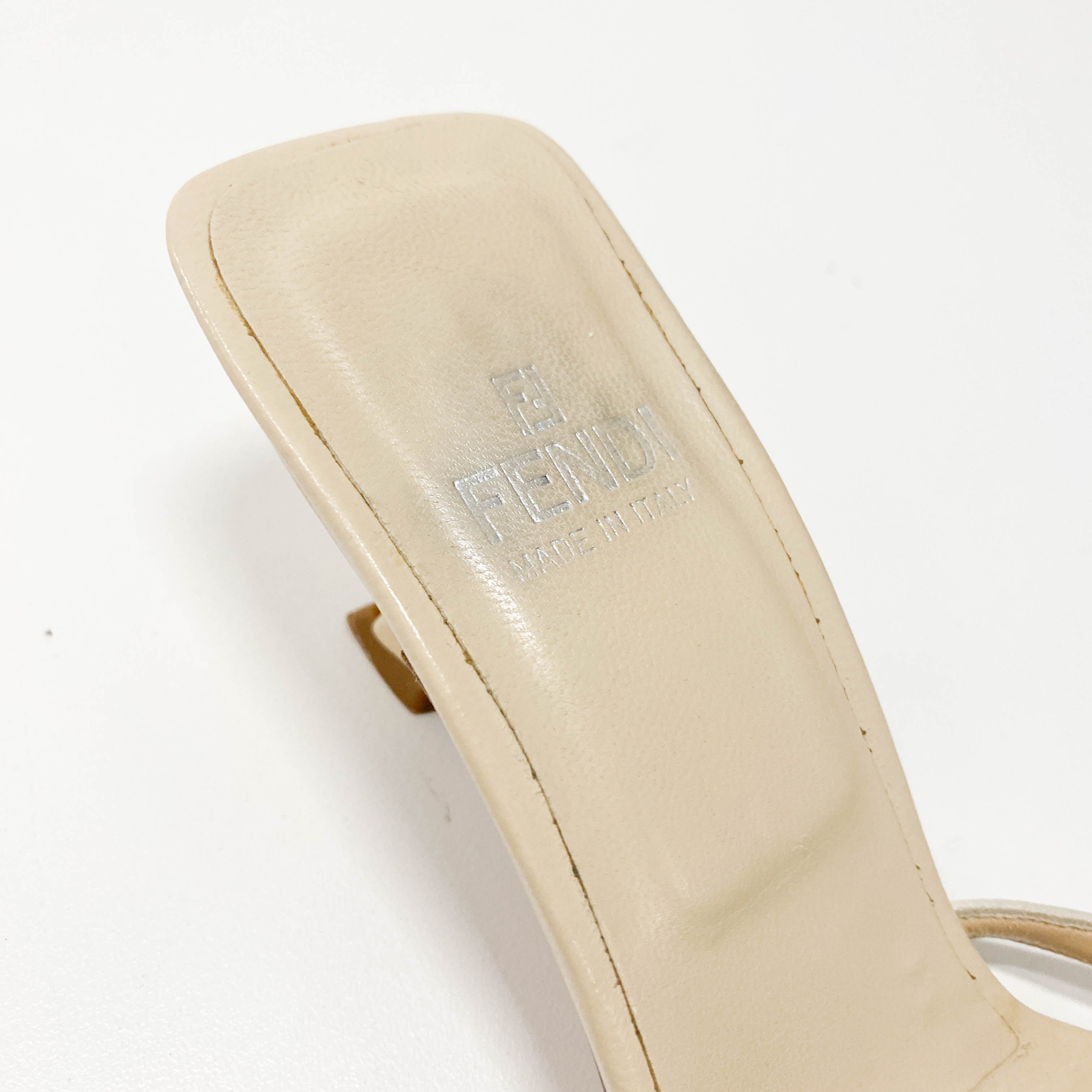 Size 35 Mother of Pearl Detail Leather Sandals