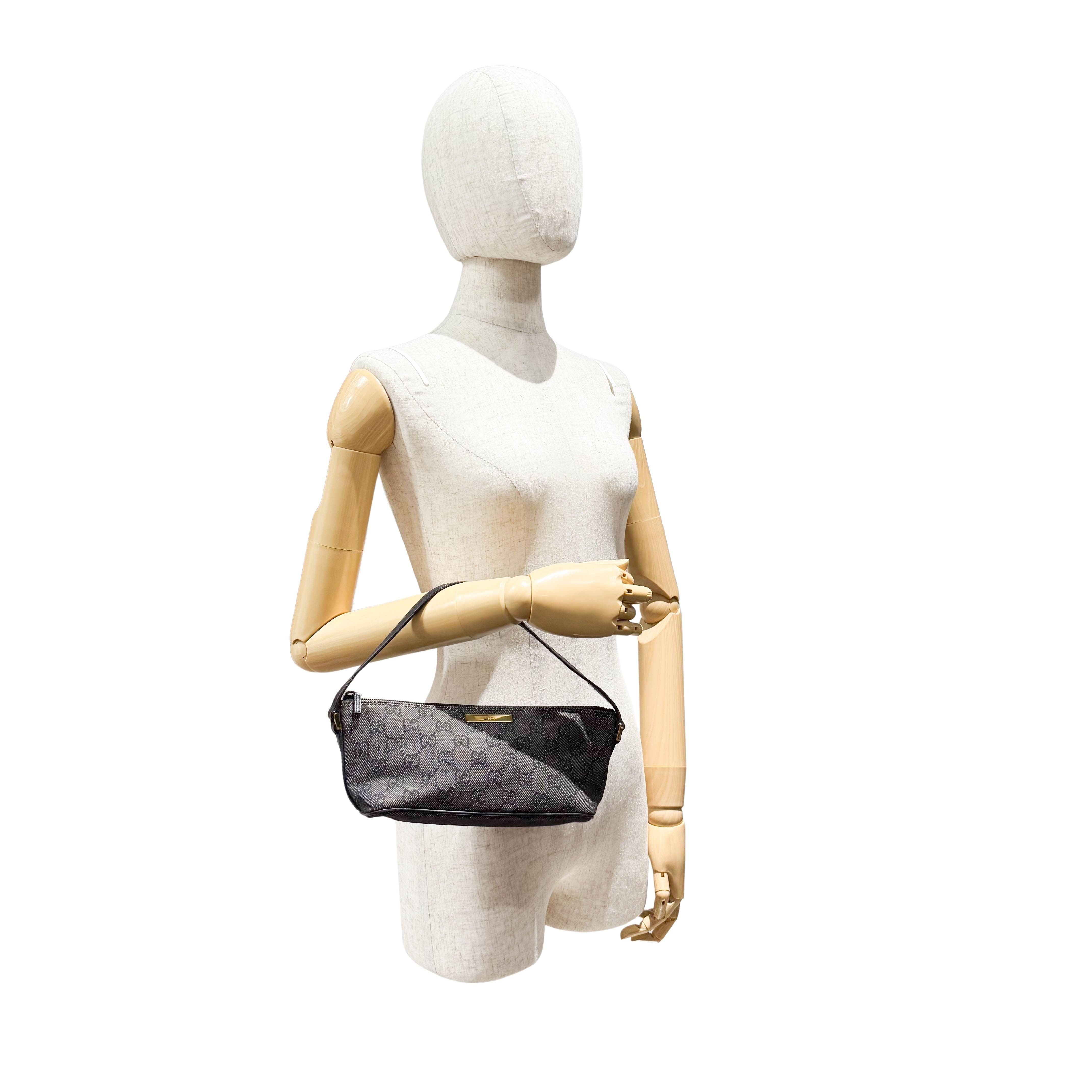 GG Canvas Black Shoulder Bag