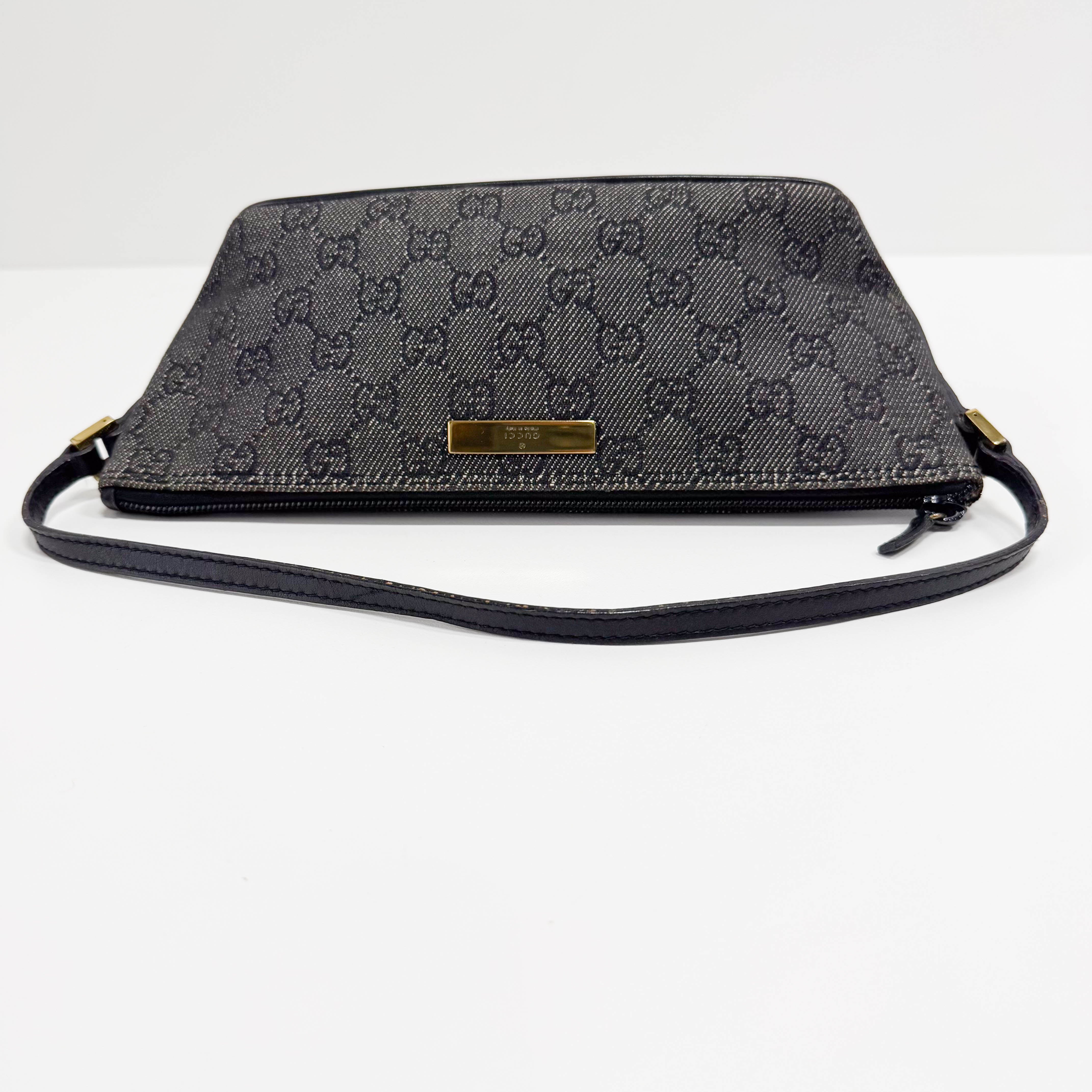 GG Canvas Black Shoulder Bag