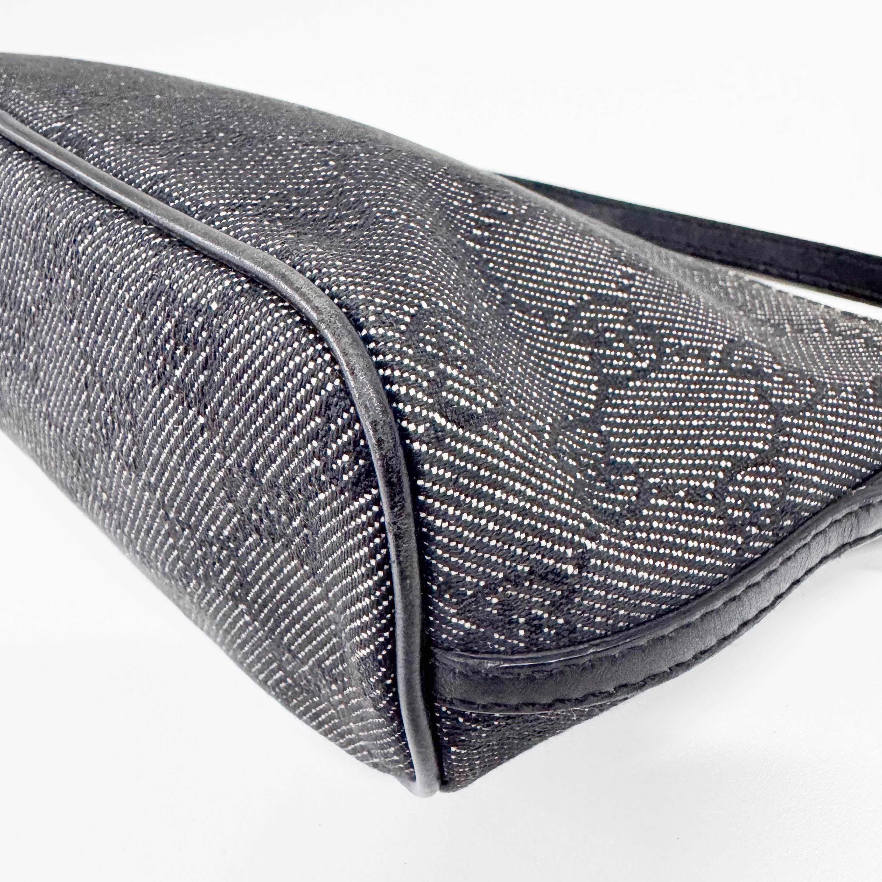 GG Canvas Black Shoulder Bag