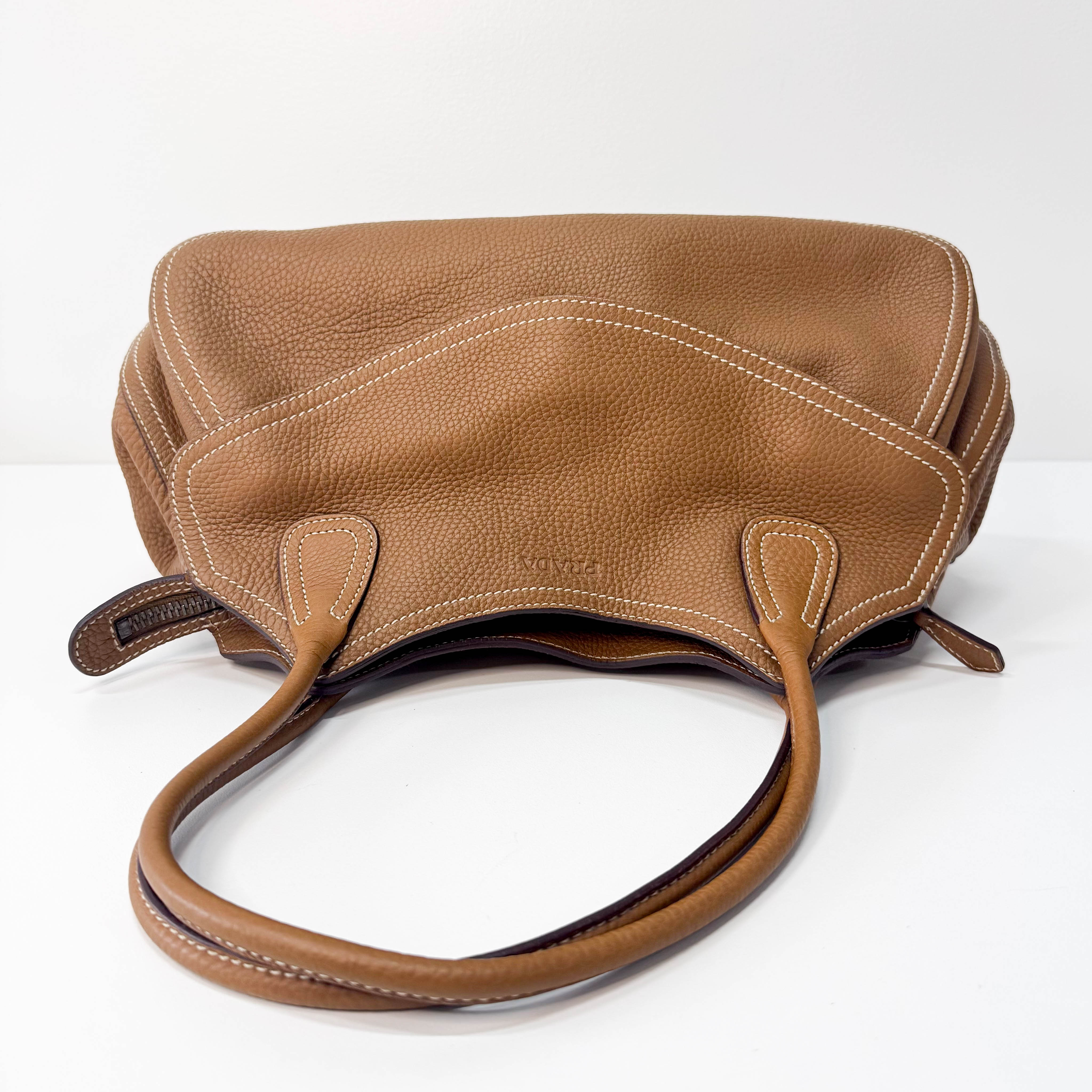 バッグ 00s prada archive leather shoulder bag PRADA Archive Brown Leather Shoulder Bag – HIVE PRELOVED