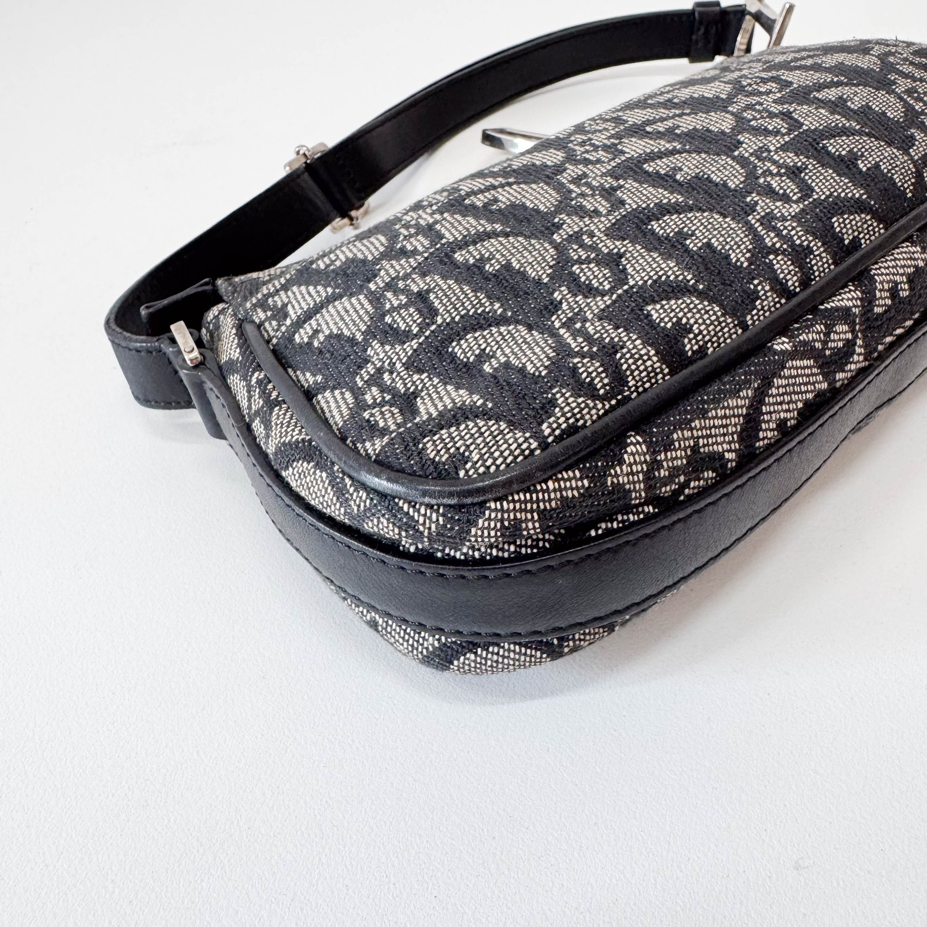 Trotter Accesorie Pouch Shoulder Bag