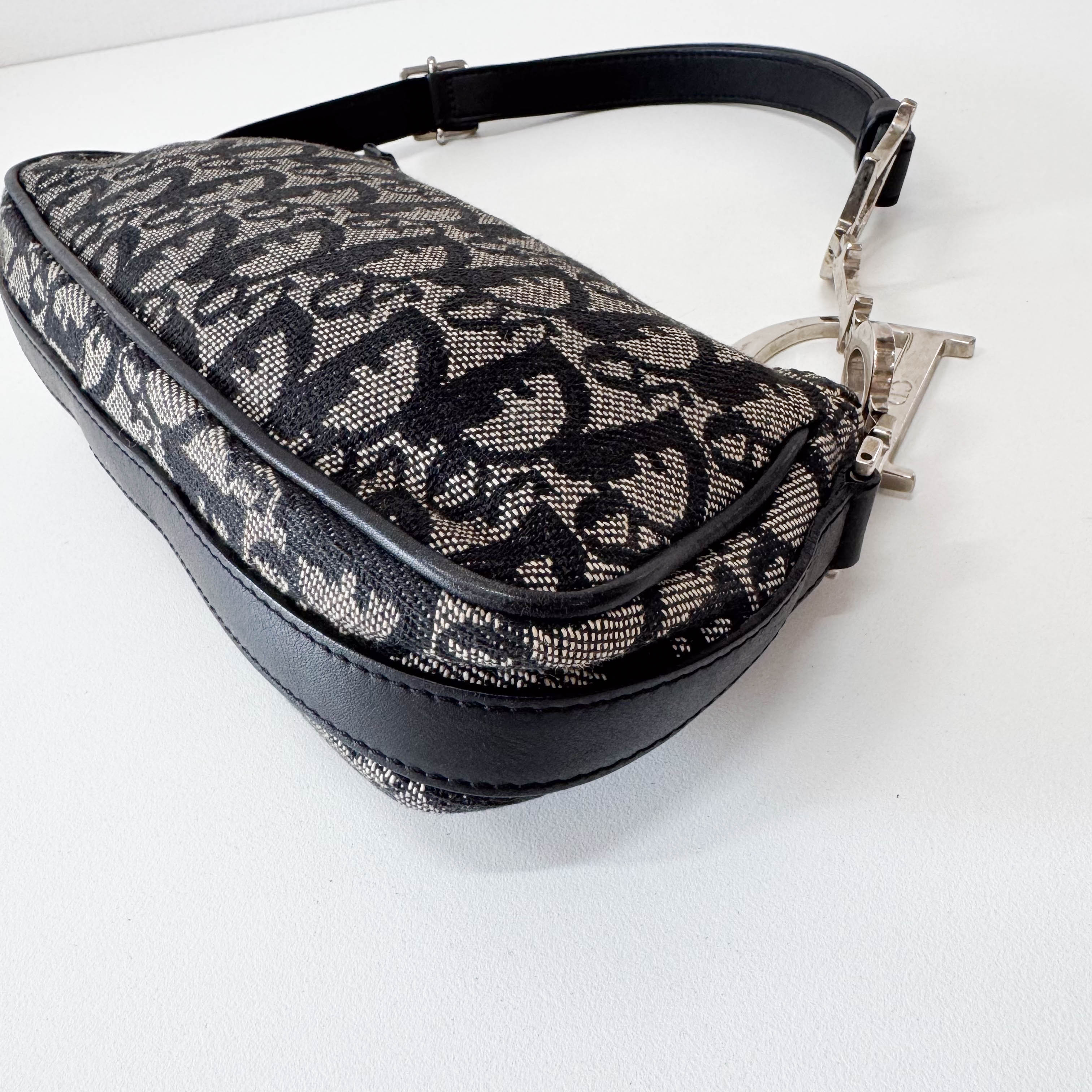 Trotter Accesorie Pouch Shoulder Bag