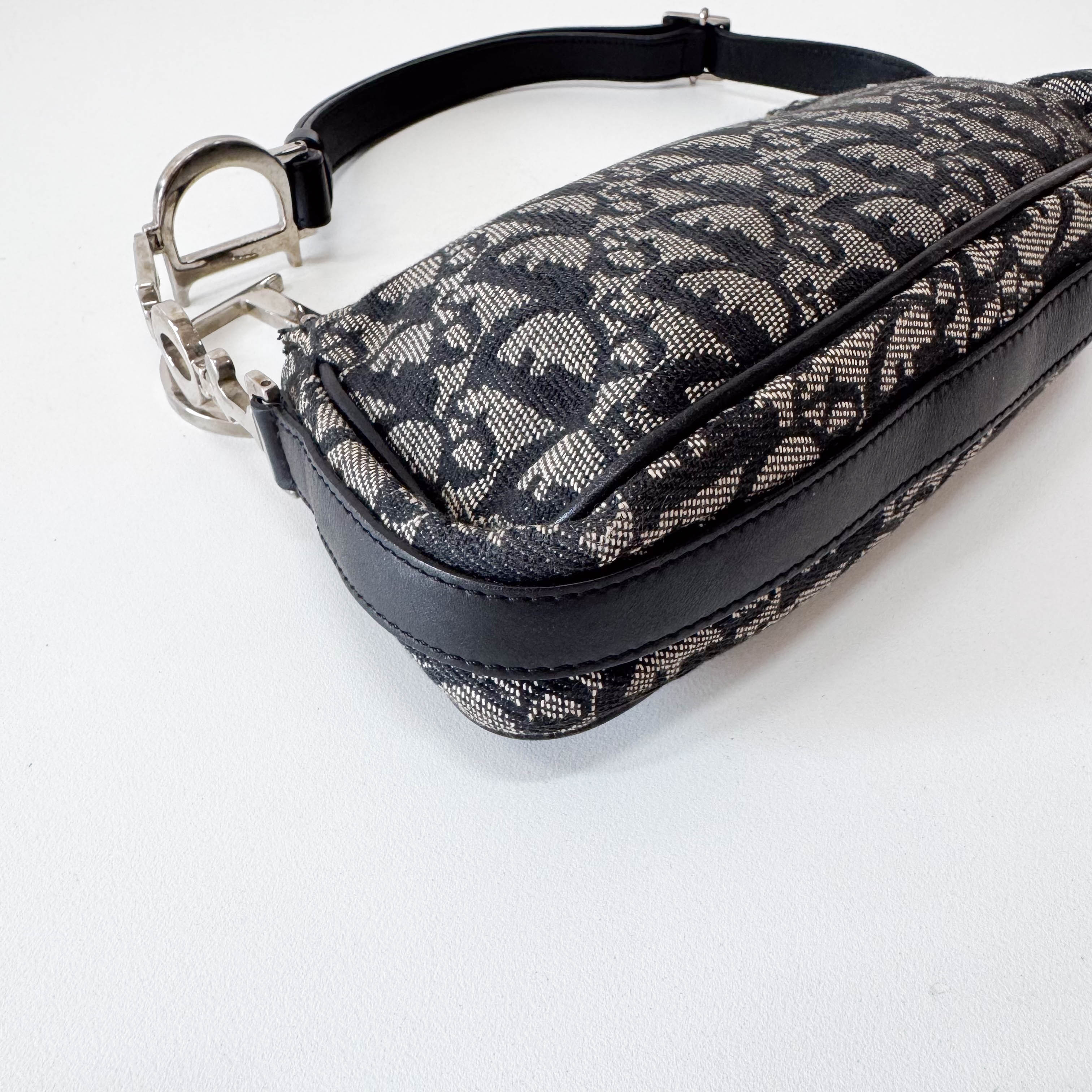 Trotter Accesorie Pouch Shoulder Bag