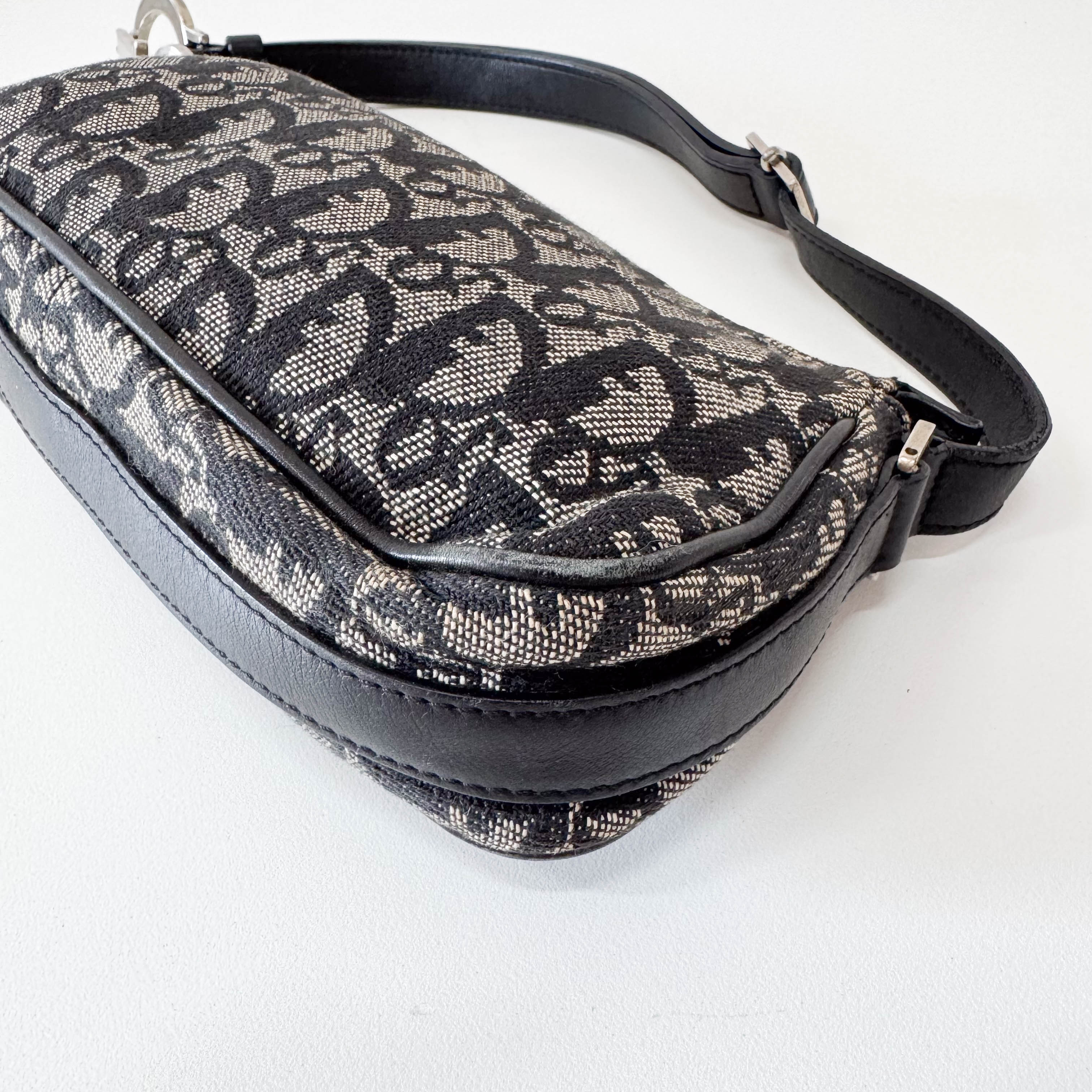 Trotter Accesorie Pouch Shoulder Bag